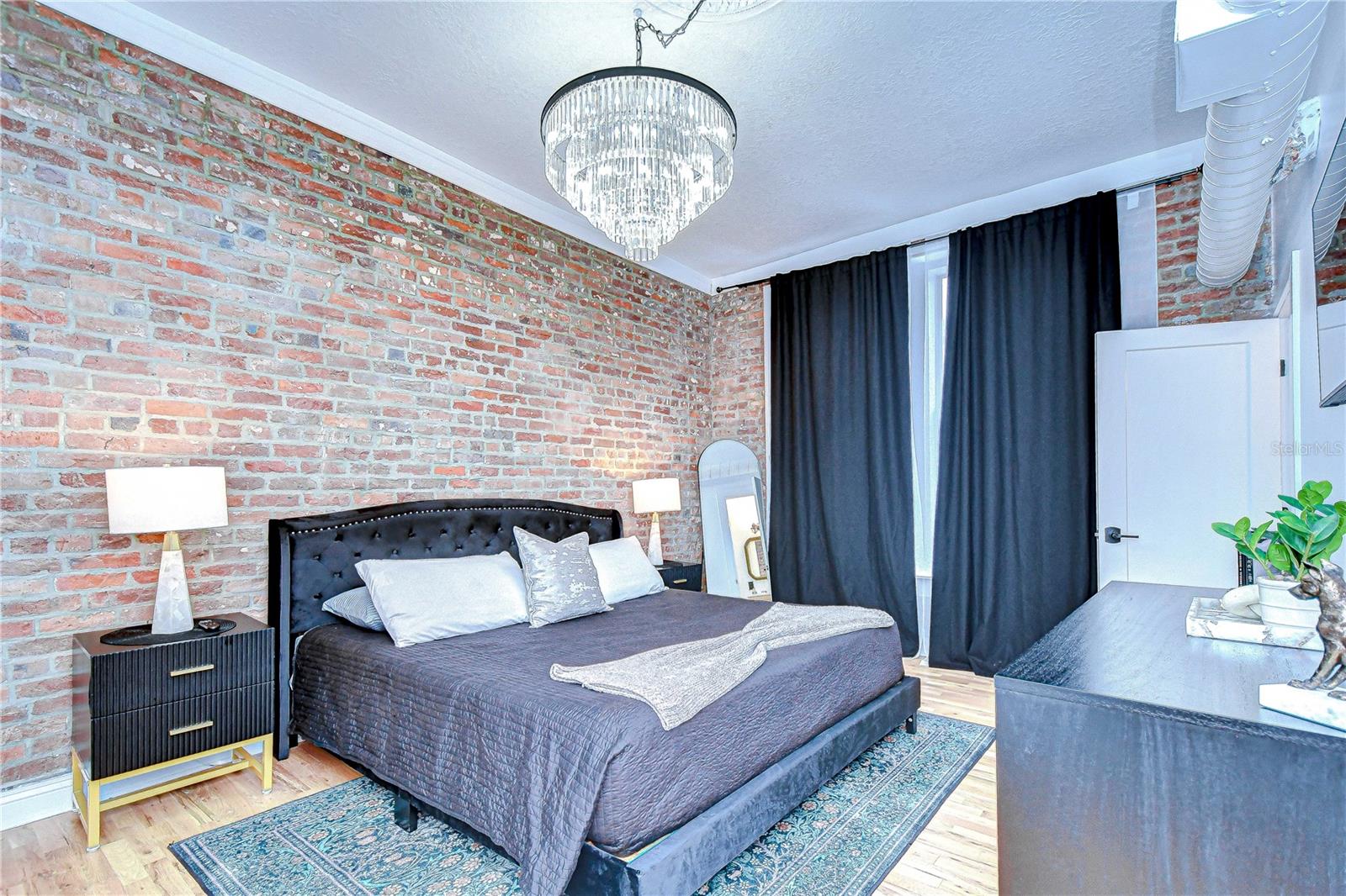 Image 23 of 28 For 215 Central Avenue 2b