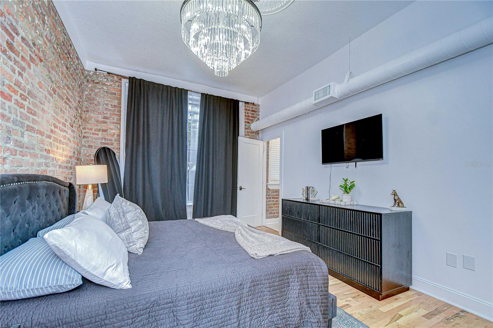 Image 24 of 28 For 215 Central Avenue 2b