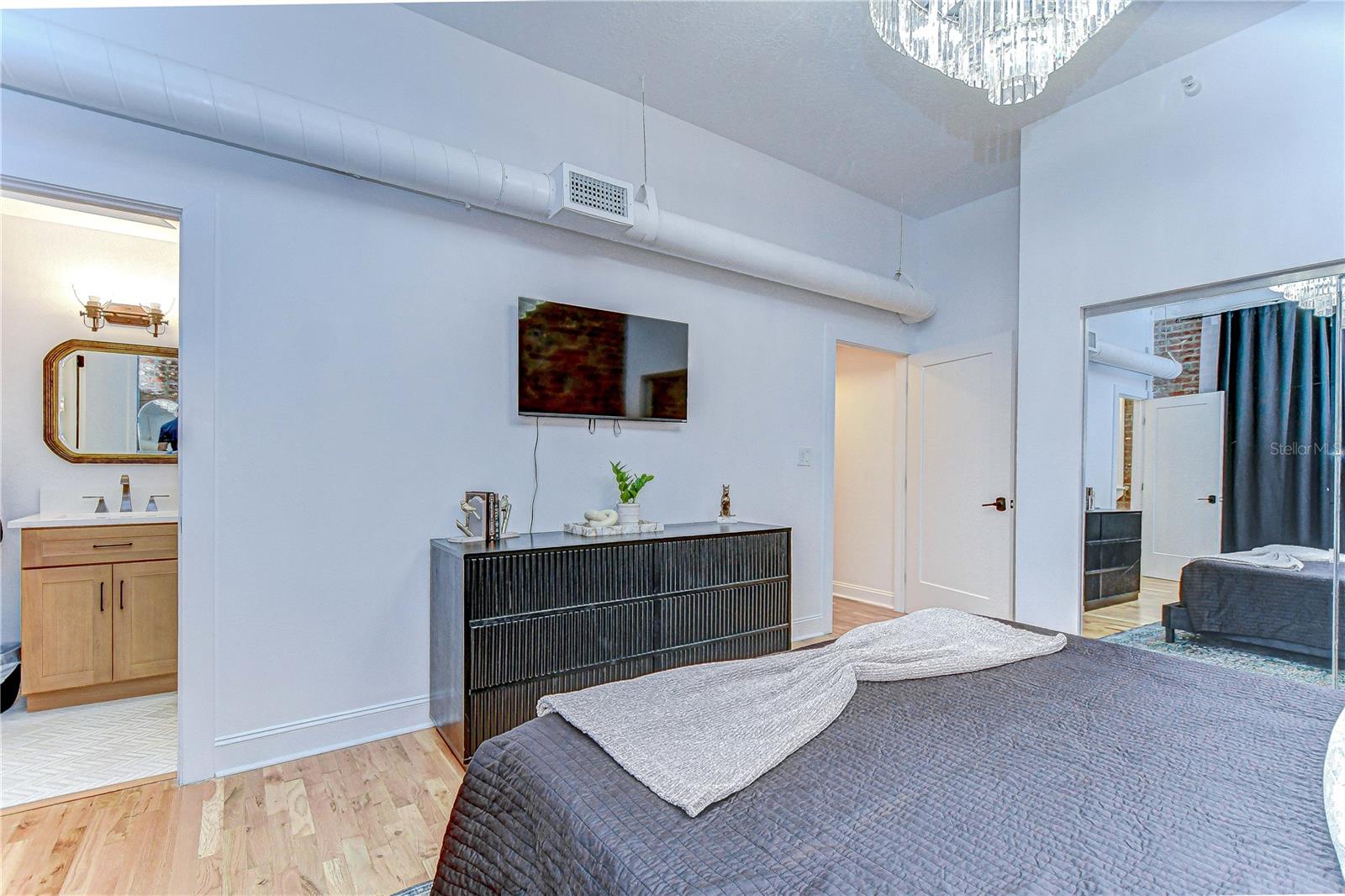 Image 25 of 28 For 215 Central Avenue 2b