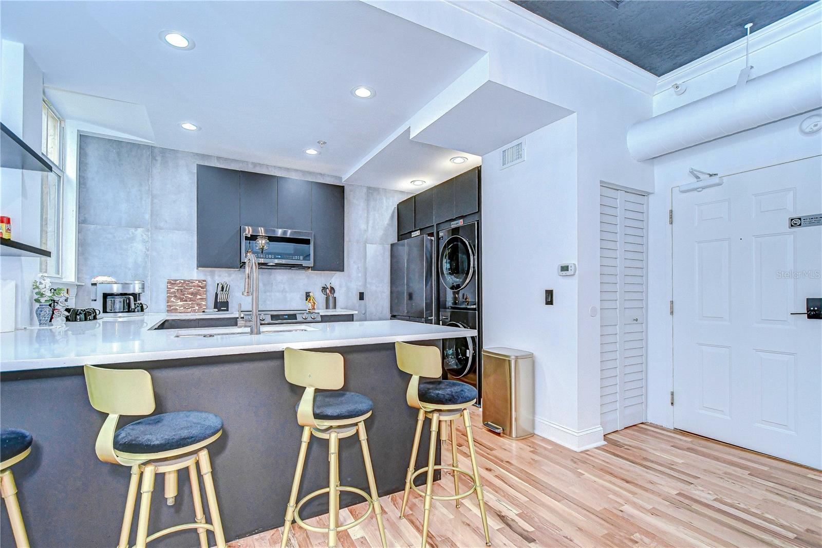 Image 7 of 28 For 215 Central Avenue 2b