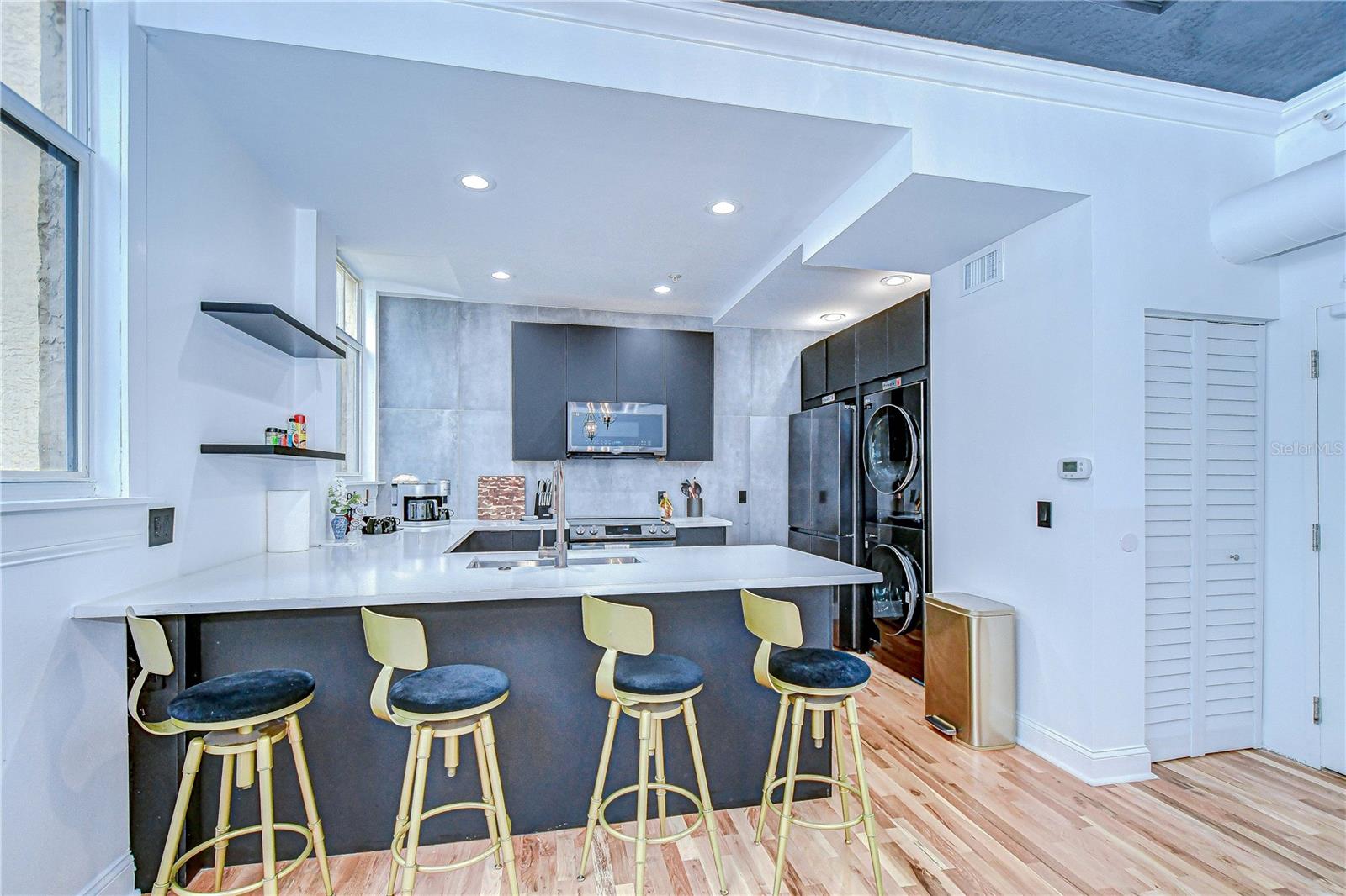 Image 8 of 28 For 215 Central Avenue 2b