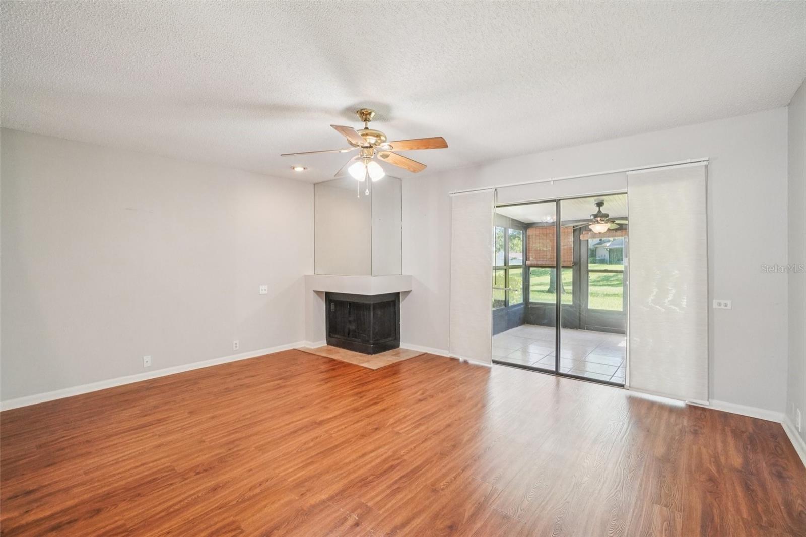 Image 11 of 41 For 745 Oak Park Place