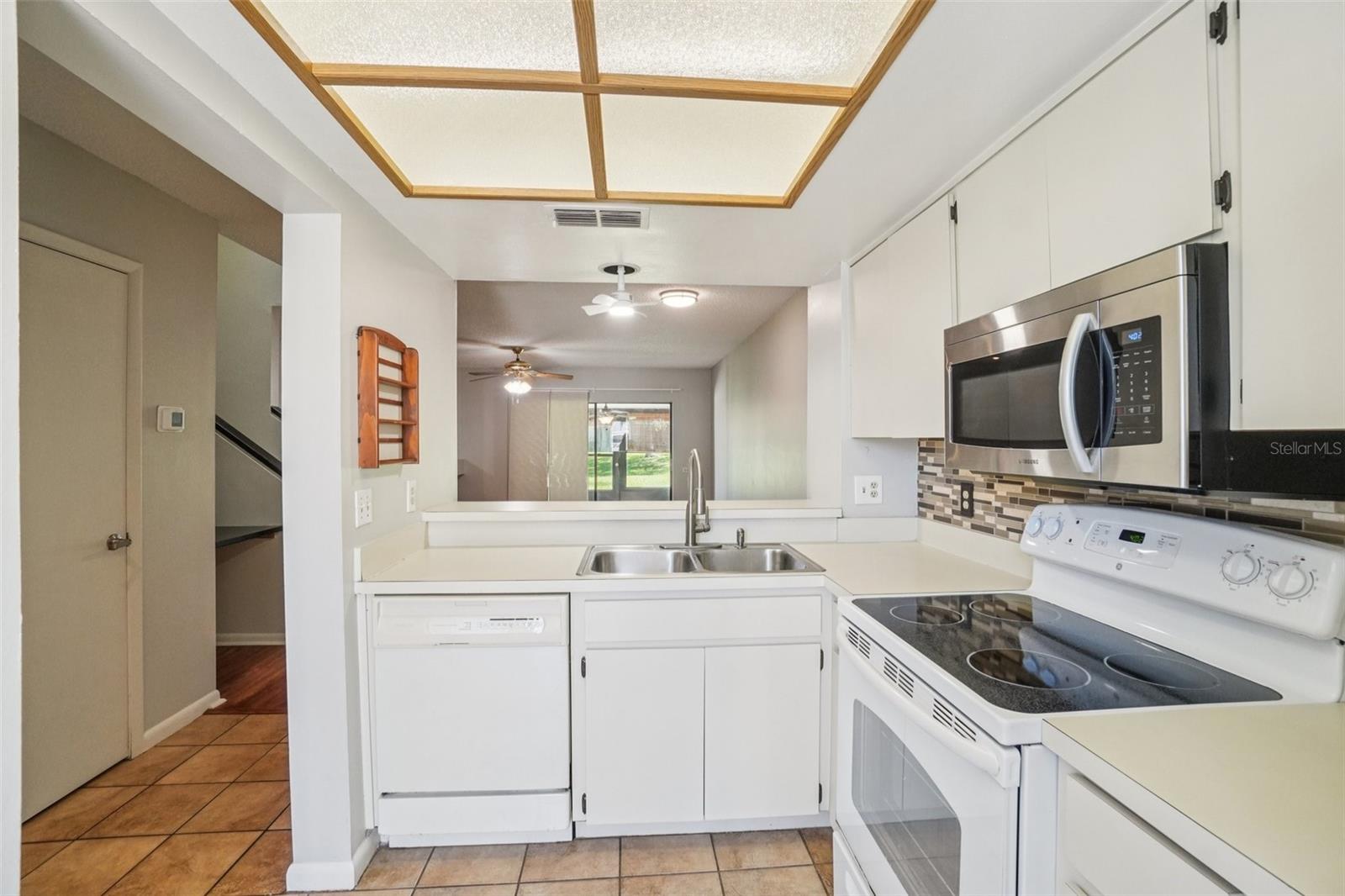 Image 17 of 41 For 745 Oak Park Place