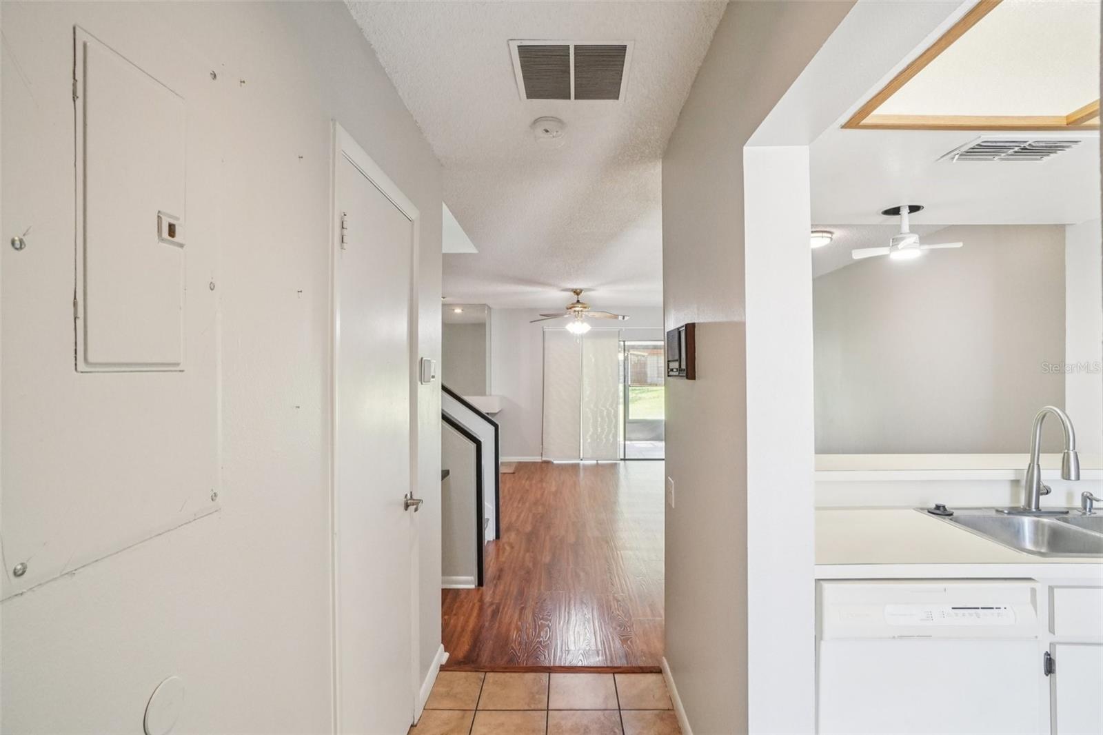 Image 18 of 41 For 745 Oak Park Place