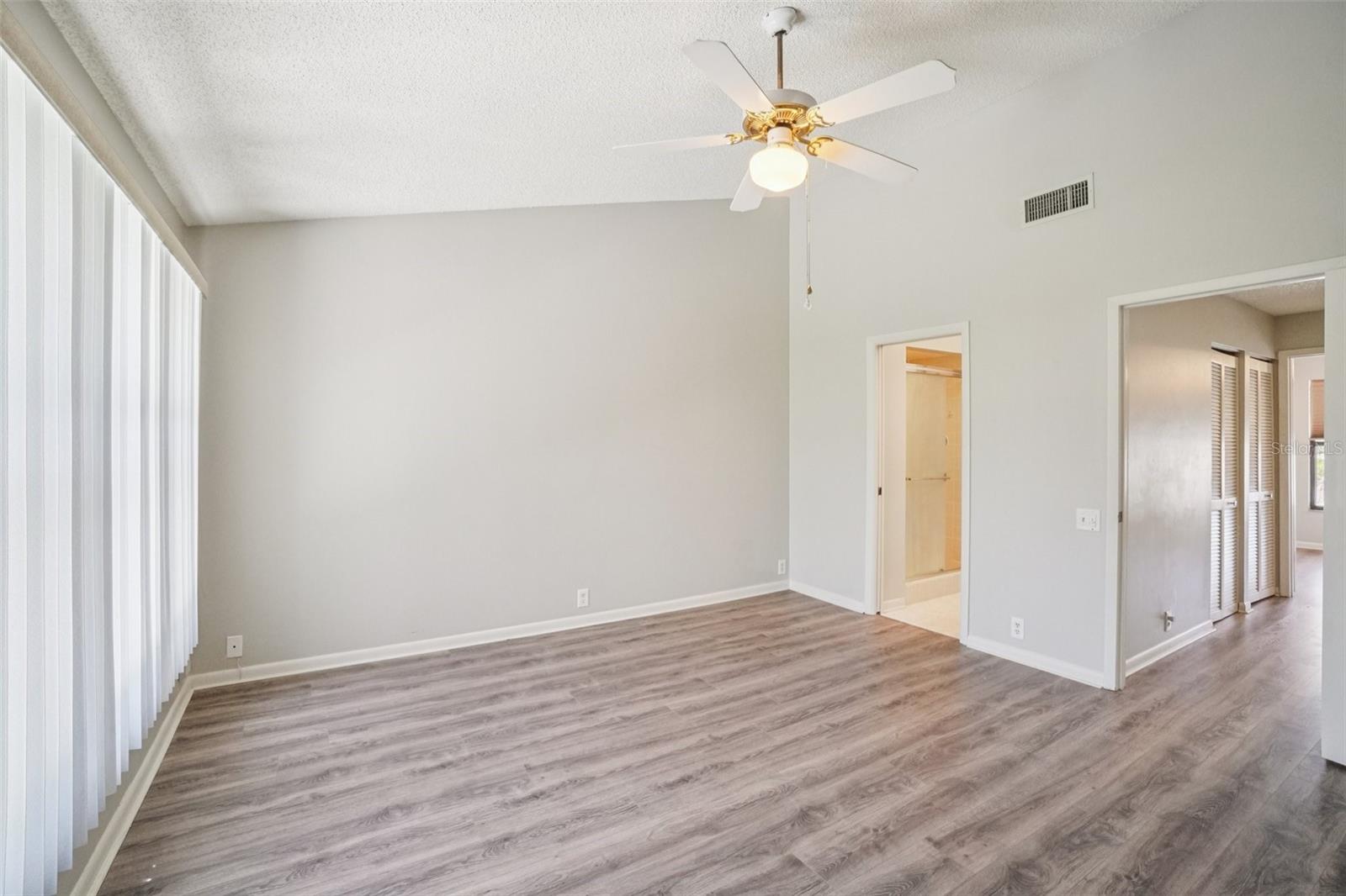 Image 23 of 41 For 745 Oak Park Place