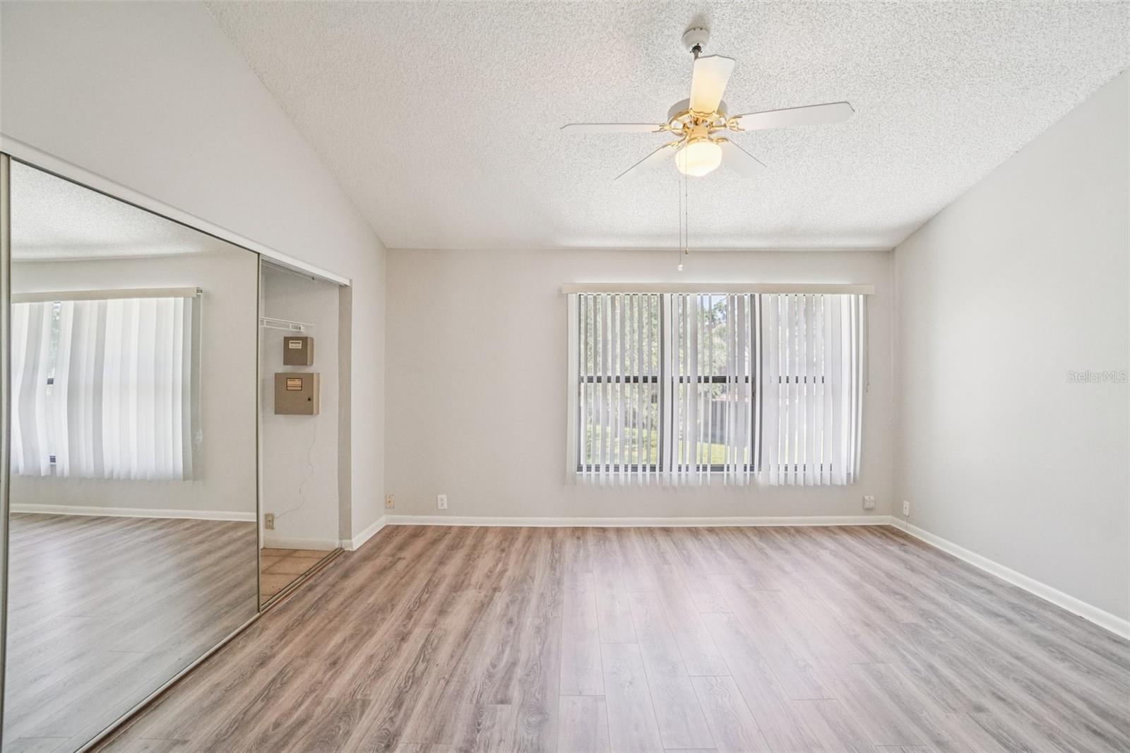 Image 25 of 41 For 745 Oak Park Place