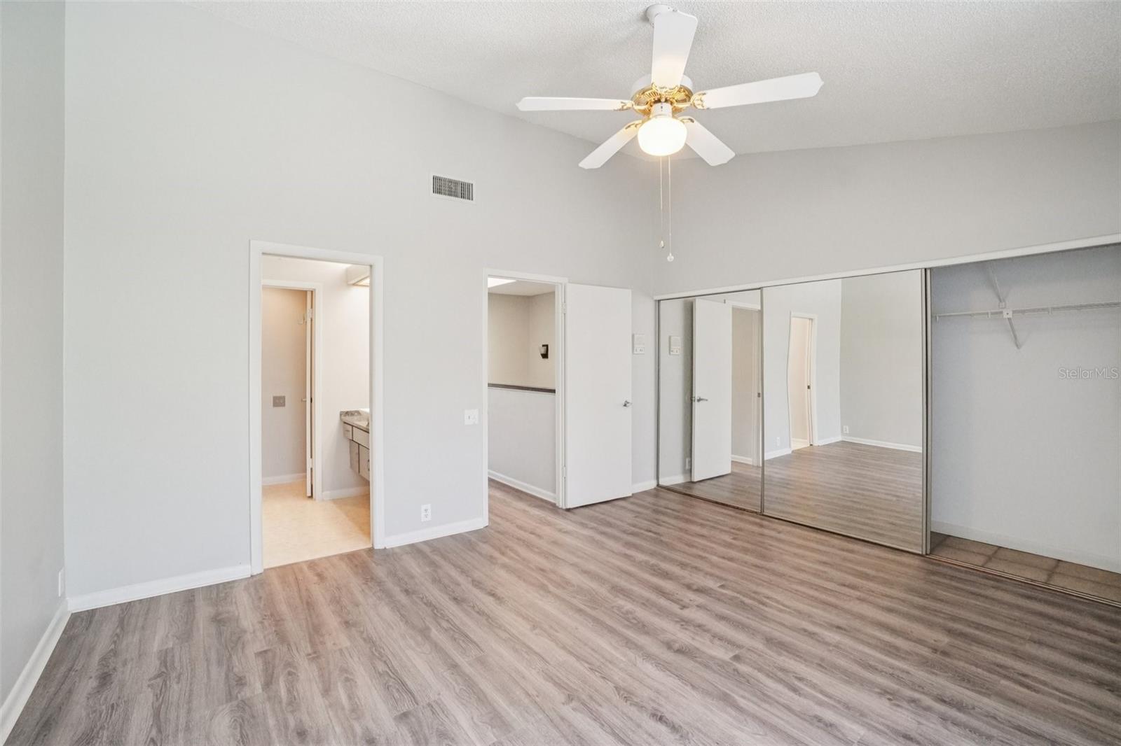 Image 26 of 41 For 745 Oak Park Place