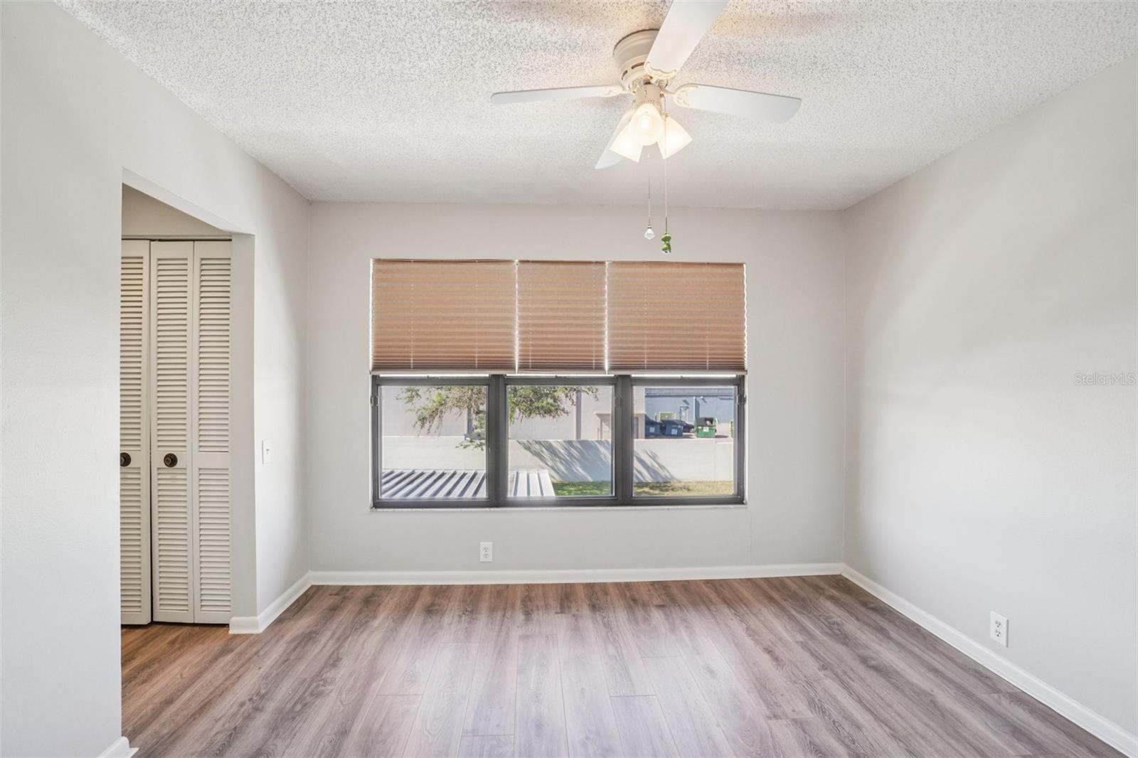 Image 27 of 41 For 745 Oak Park Place