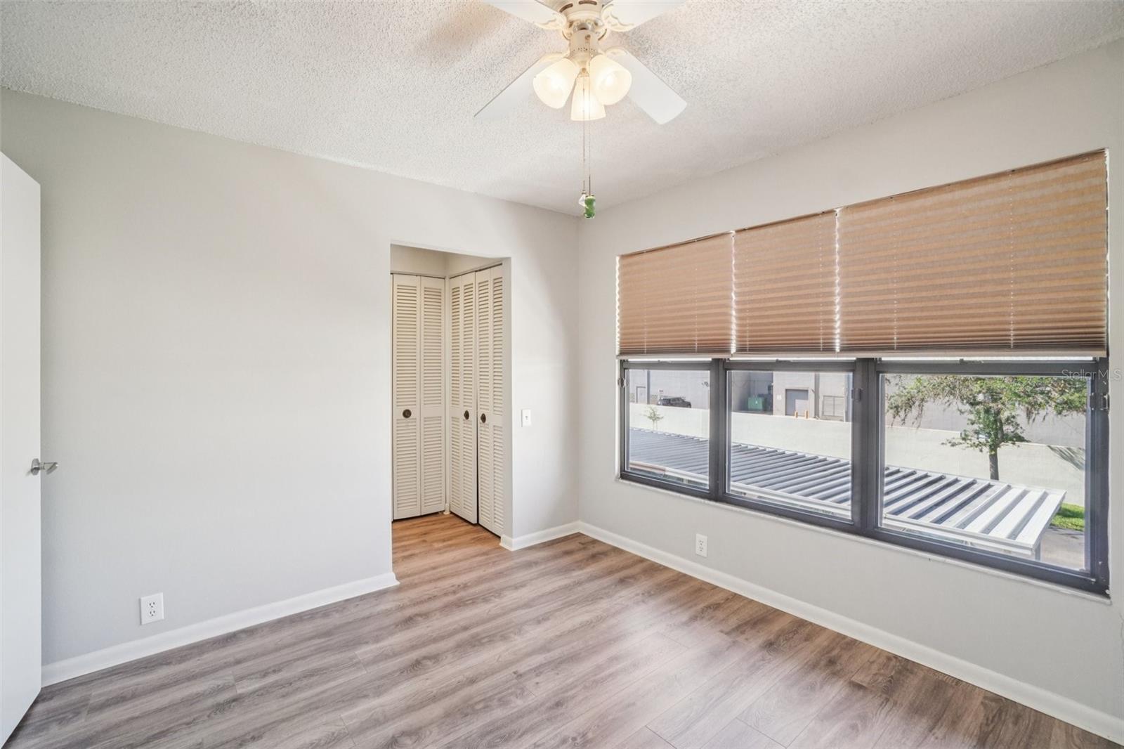 Image 28 of 41 For 745 Oak Park Place