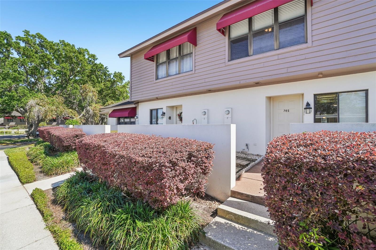 Image 4 of 41 For 745 Oak Park Place