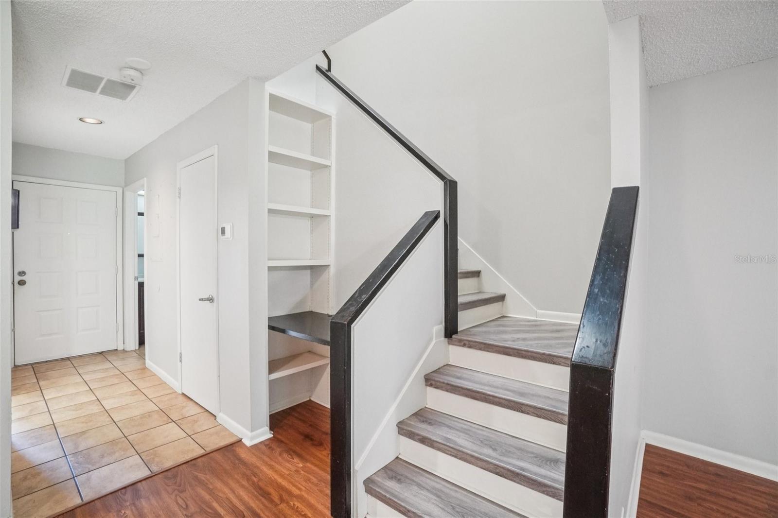 Image 7 of 41 For 745 Oak Park Place