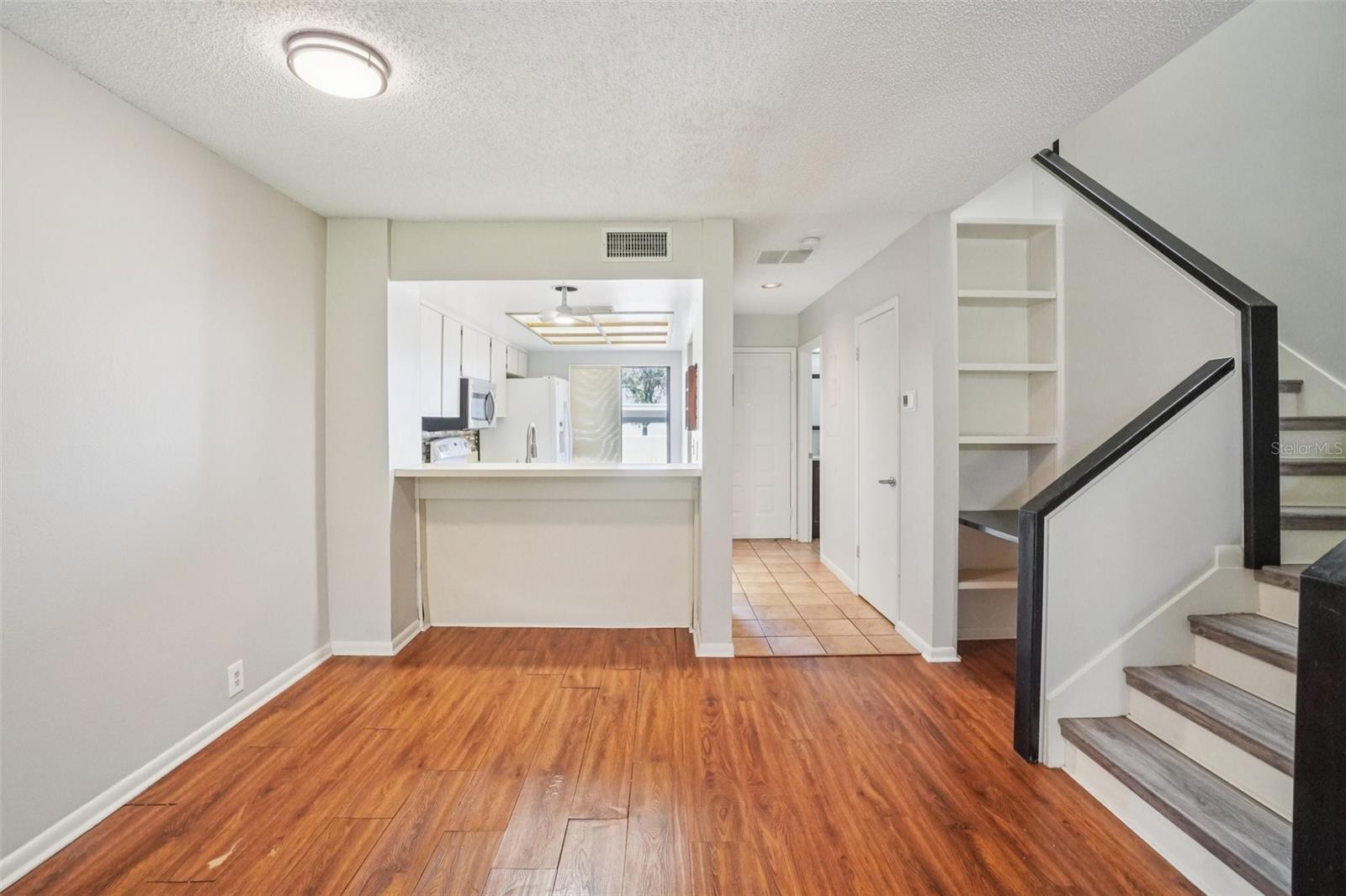 Image 8 of 41 For 745 Oak Park Place