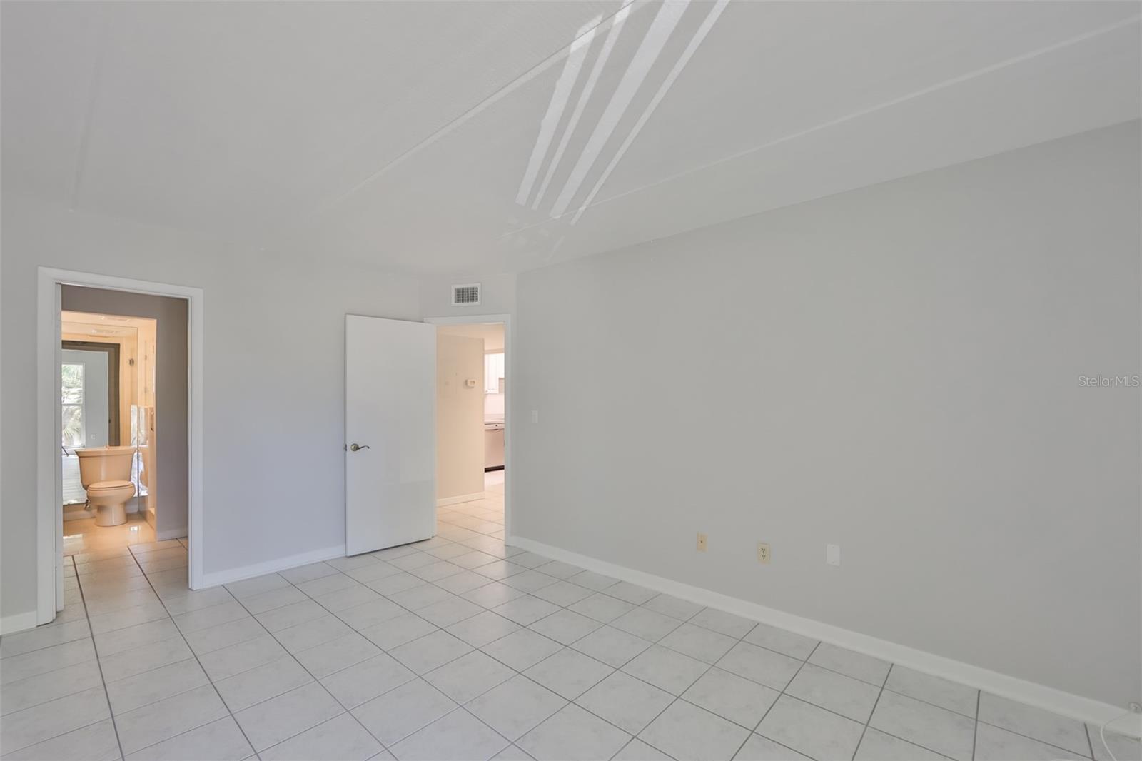 Image 11 of 24 For 3325 Bayshore Boulevard E34