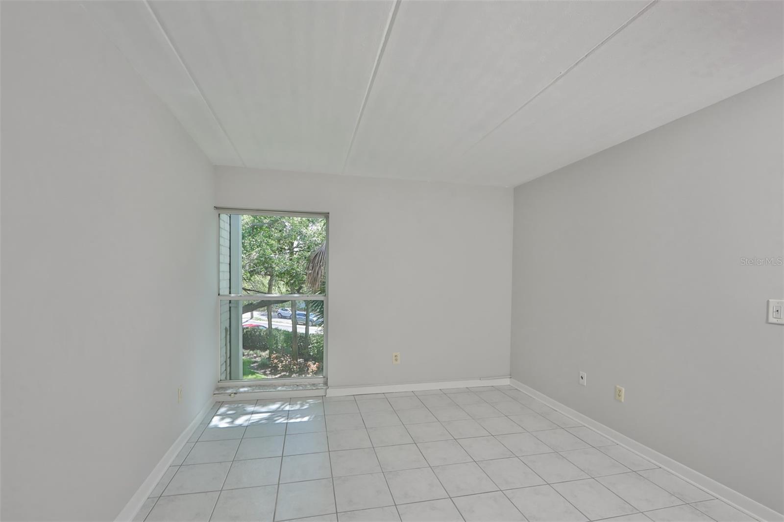 Image 12 of 24 For 3325 Bayshore Boulevard E34