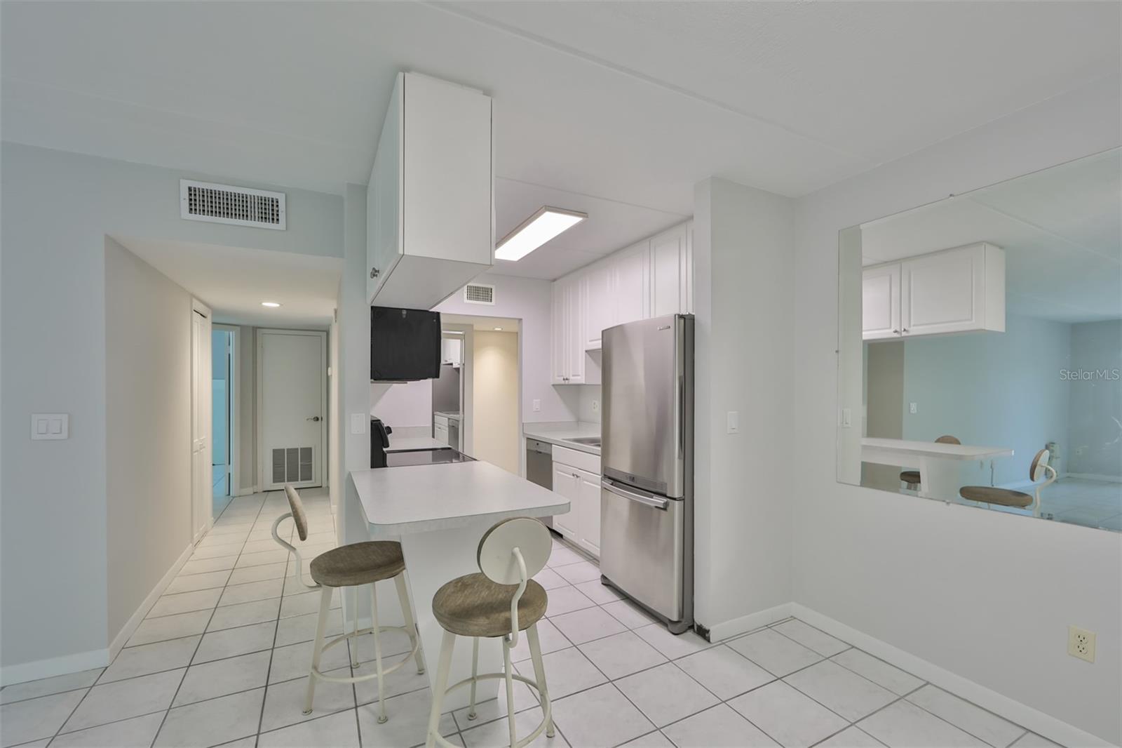 Image 5 of 24 For 3325 Bayshore Boulevard E34