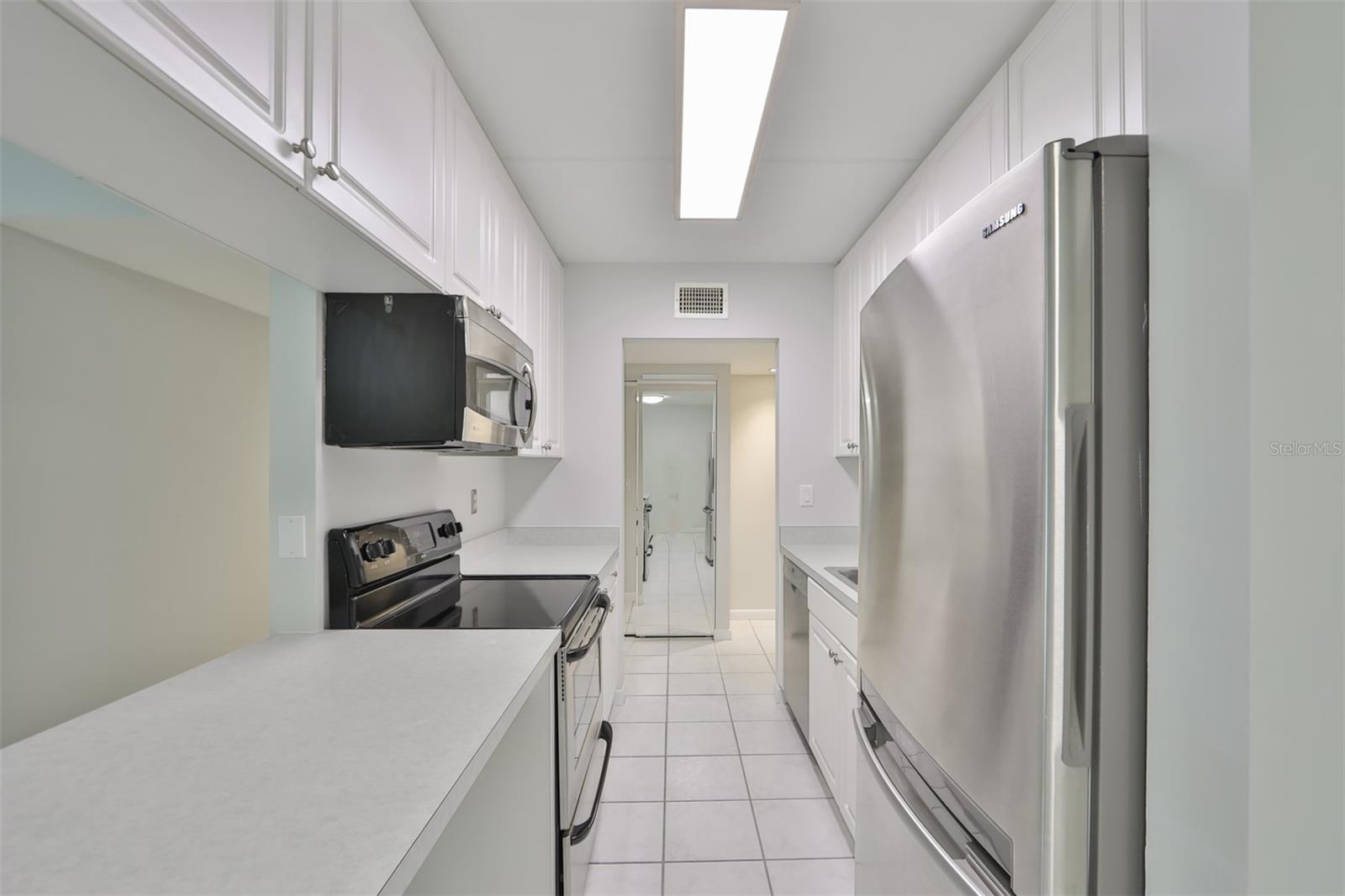 Image 6 of 24 For 3325 Bayshore Boulevard E34