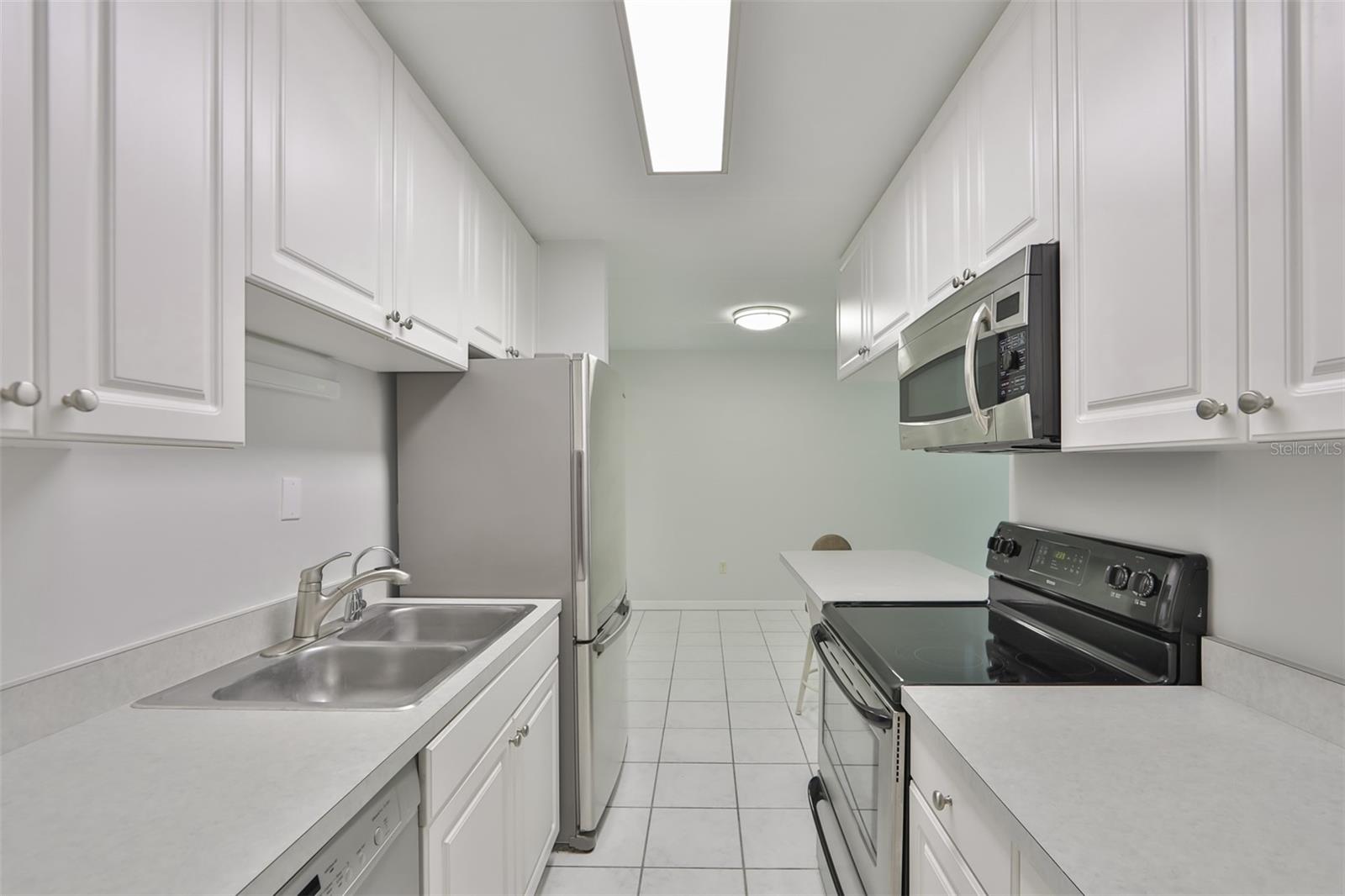 Image 7 of 24 For 3325 Bayshore Boulevard E34