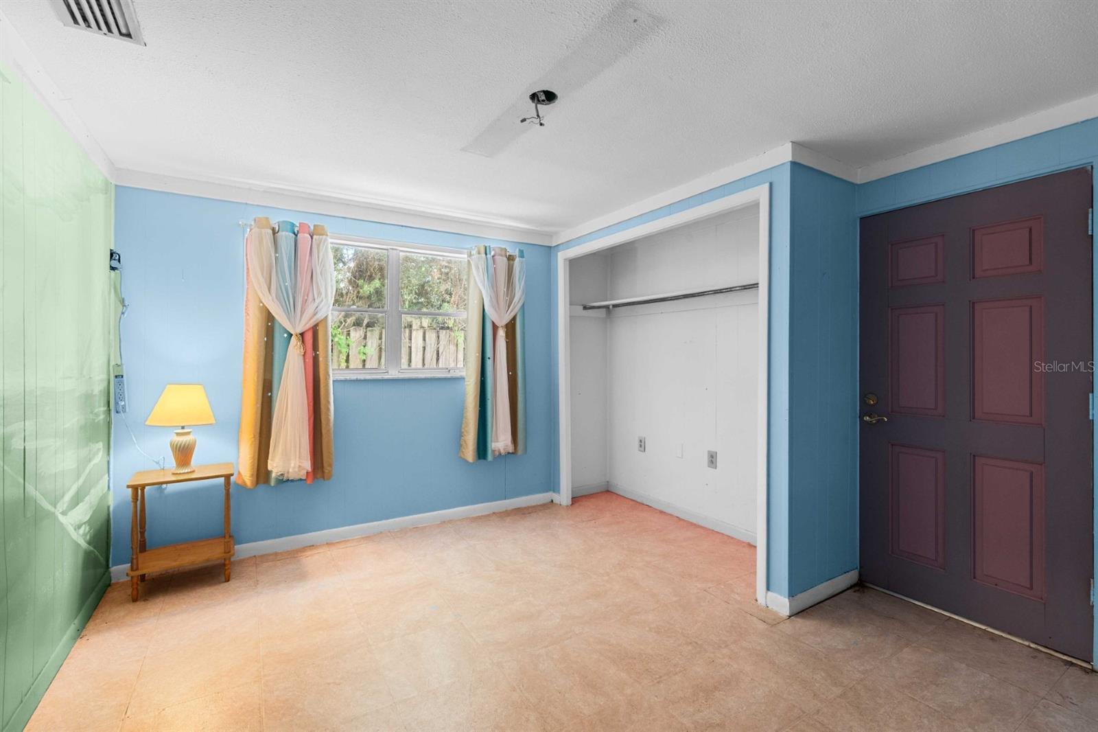 Image 12 of 29 For 924 Valmar Street