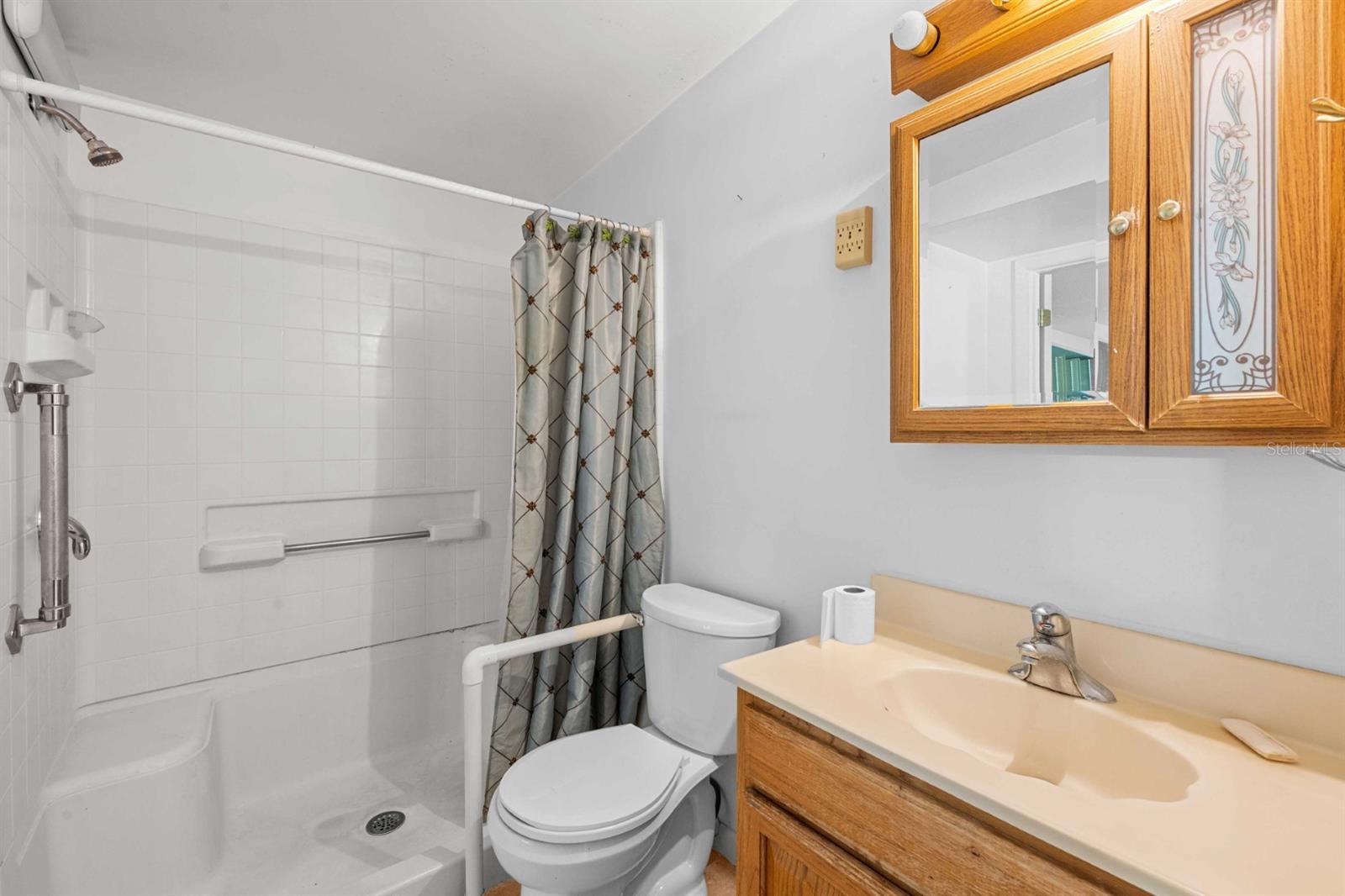 Image 15 of 29 For 924 Valmar Street