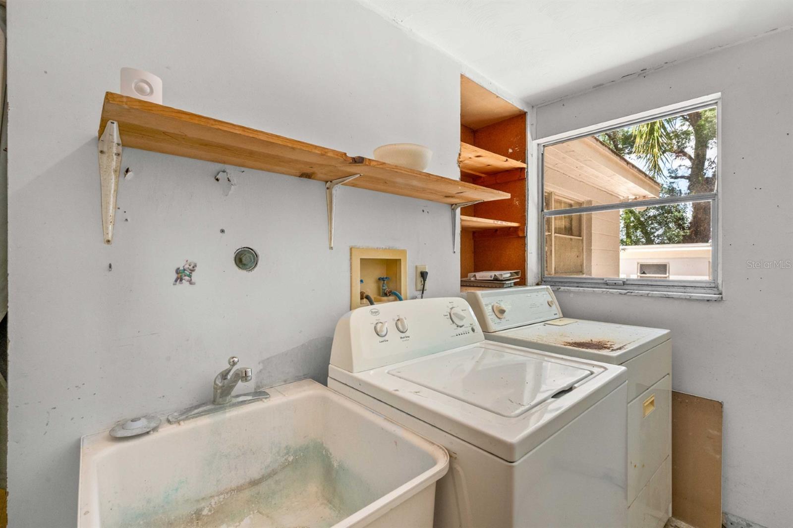 Image 19 of 29 For 924 Valmar Street