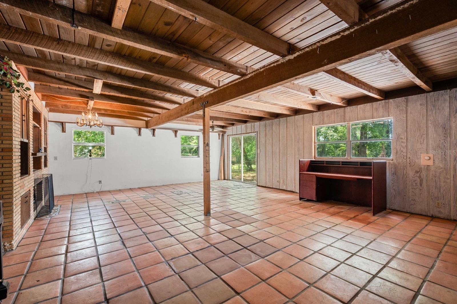 Image 20 of 29 For 924 Valmar Street