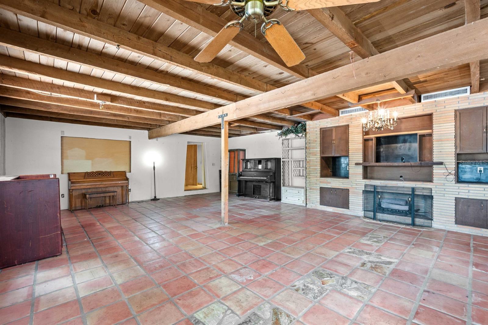 Image 21 of 29 For 924 Valmar Street