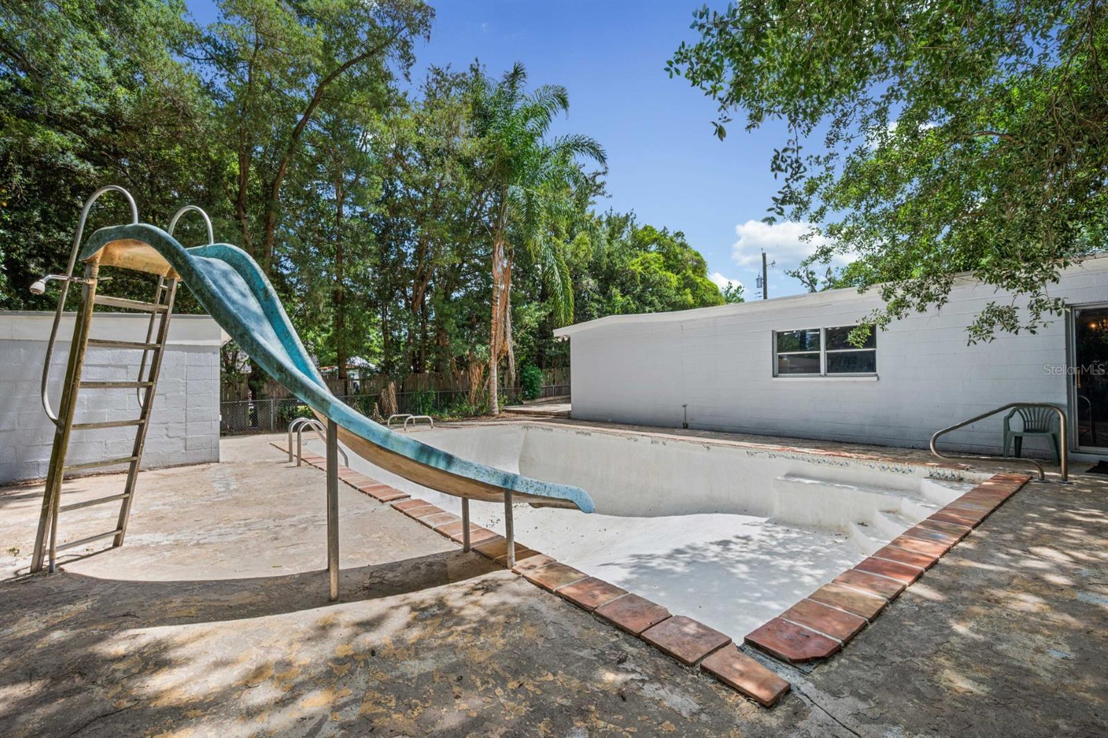 Image 23 of 29 For 924 Valmar Street