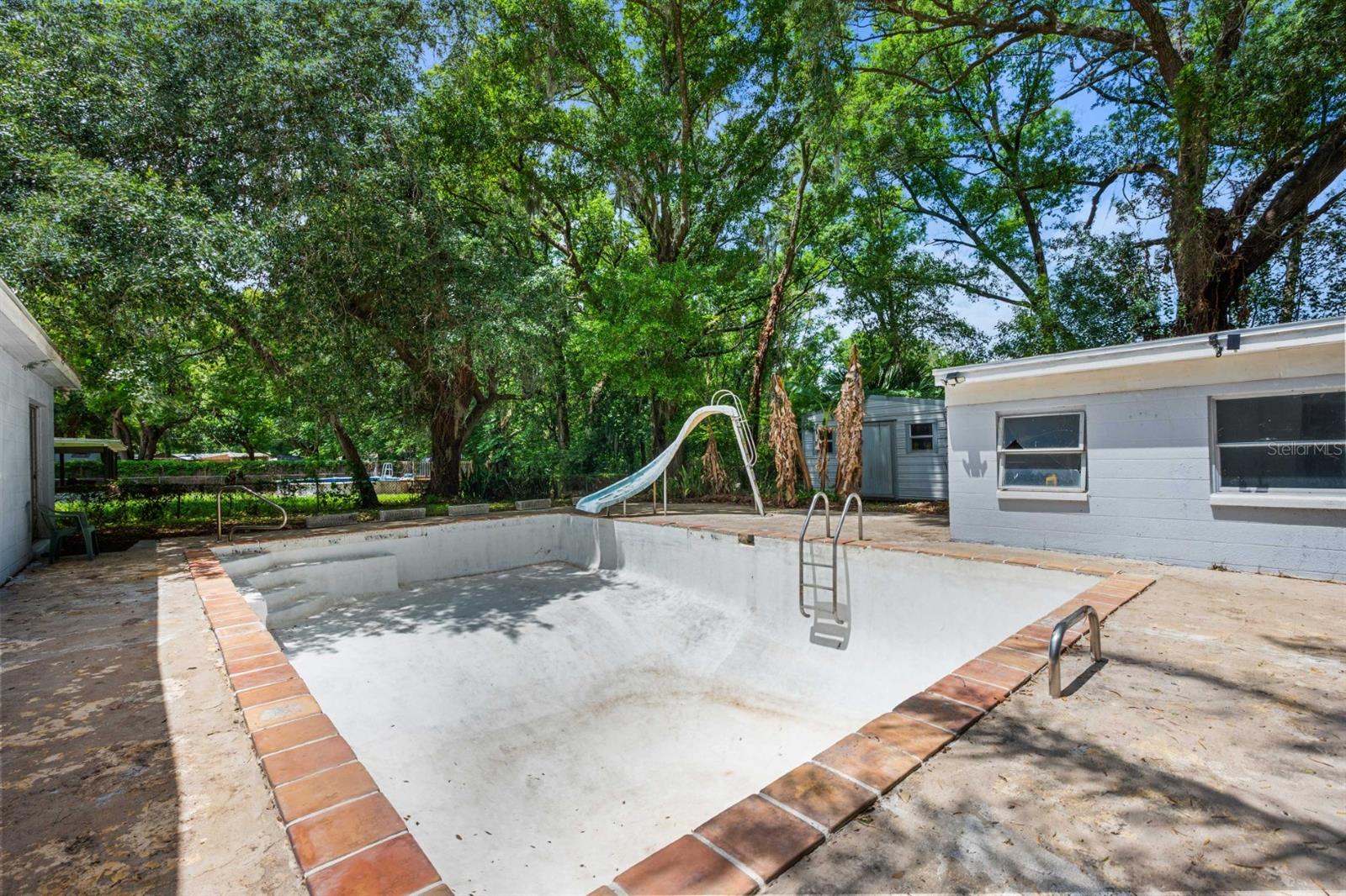 Image 24 of 29 For 924 Valmar Street