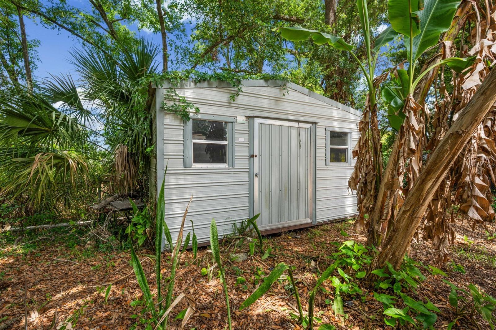 Image 25 of 29 For 924 Valmar Street