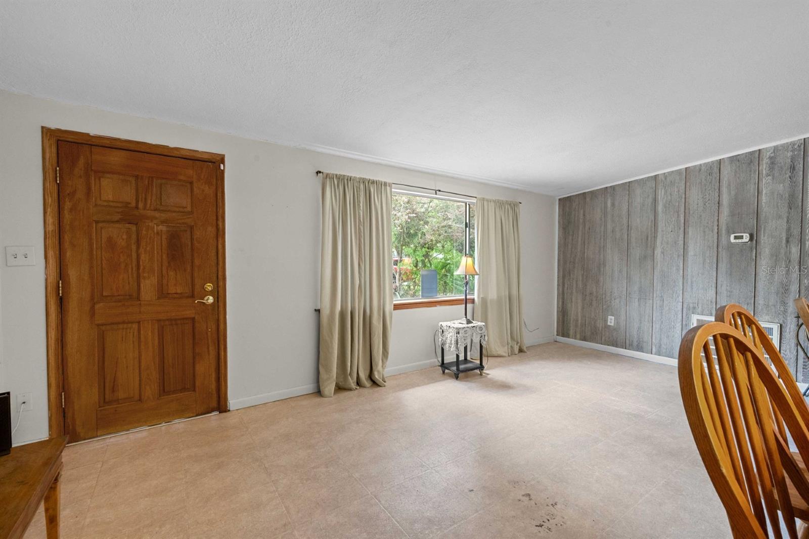 Image 8 of 29 For 924 Valmar Street