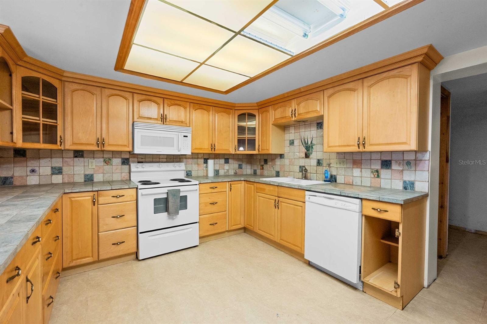 Image 9 of 29 For 924 Valmar Street