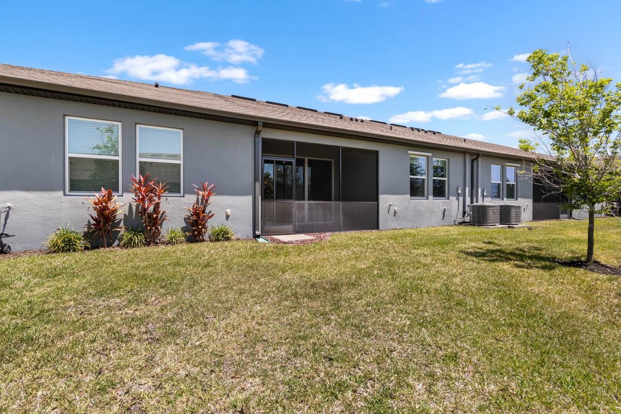 Image 11 of 52 For 3775 Maxwell Park Drive 92