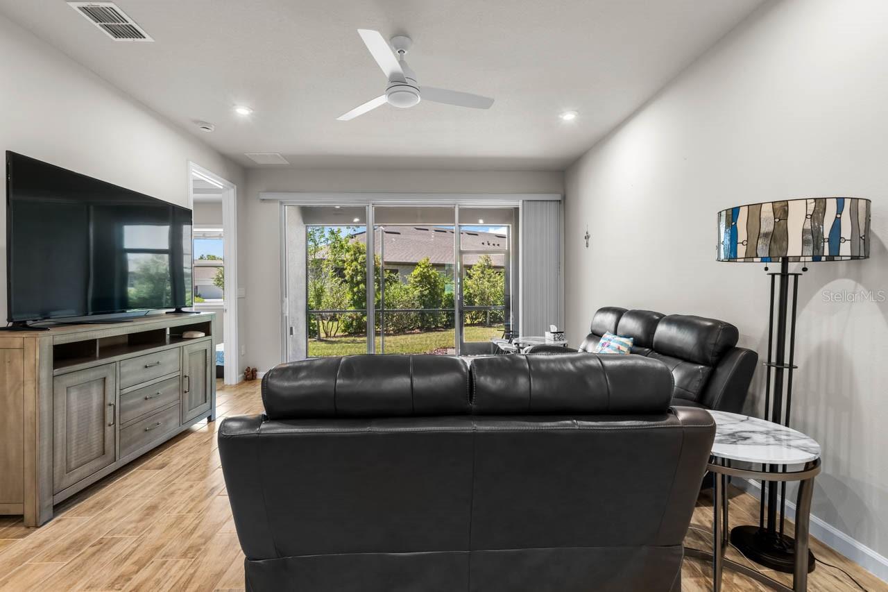 Image 21 of 52 For 3775 Maxwell Park Drive 92