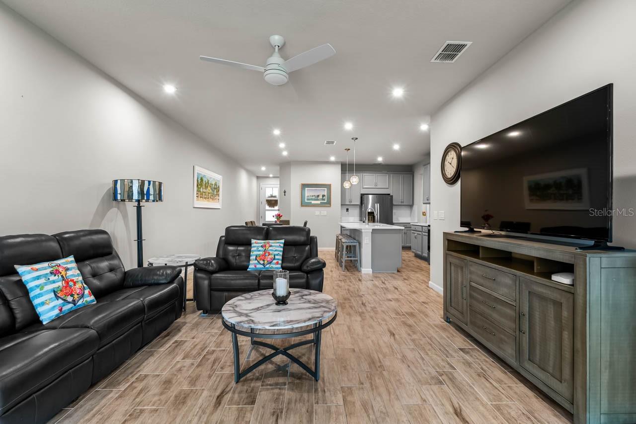 Image 22 of 52 For 3775 Maxwell Park Drive 92