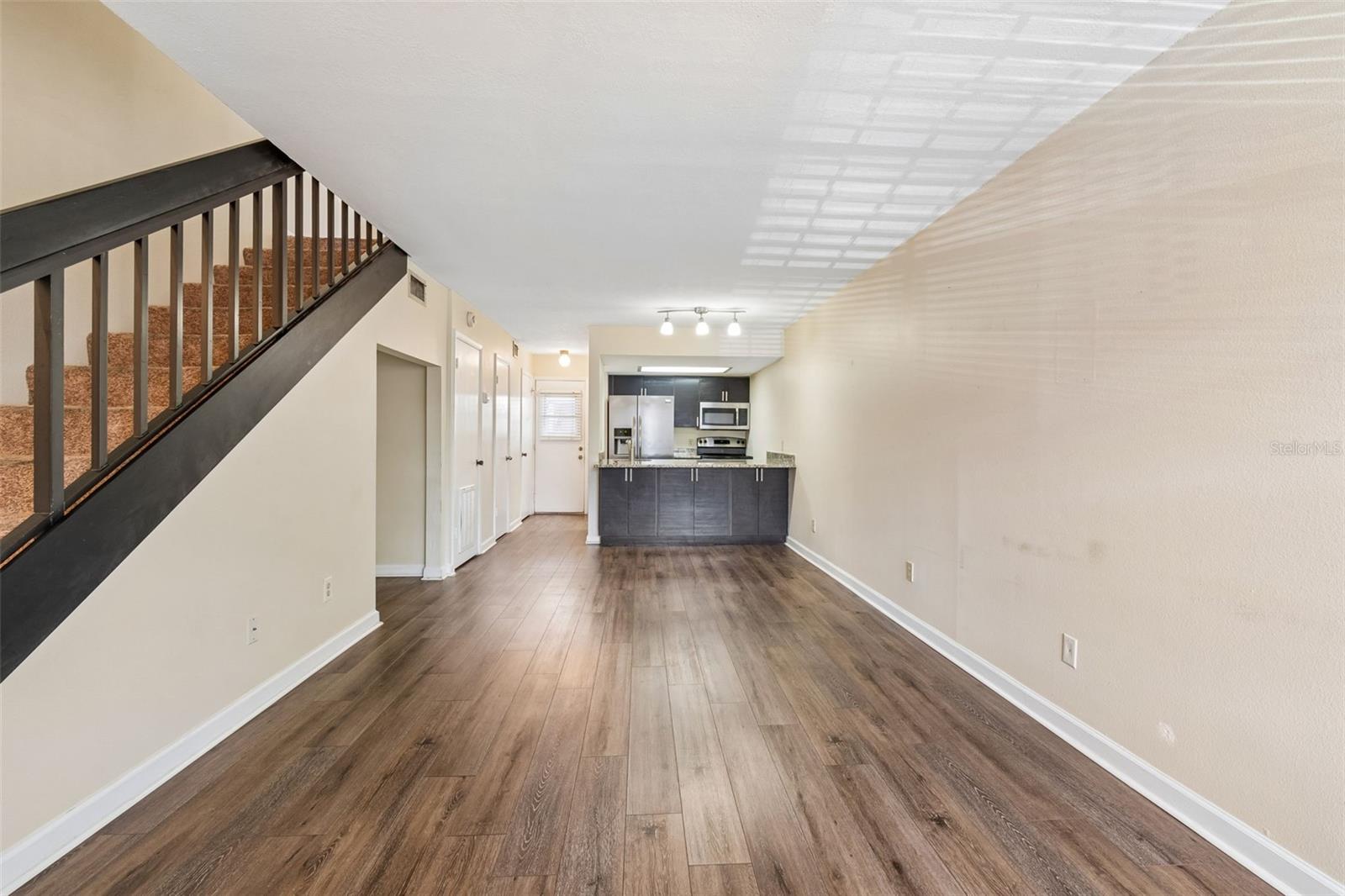 Image 4 of 20 For 4839 Mcelroy  F206