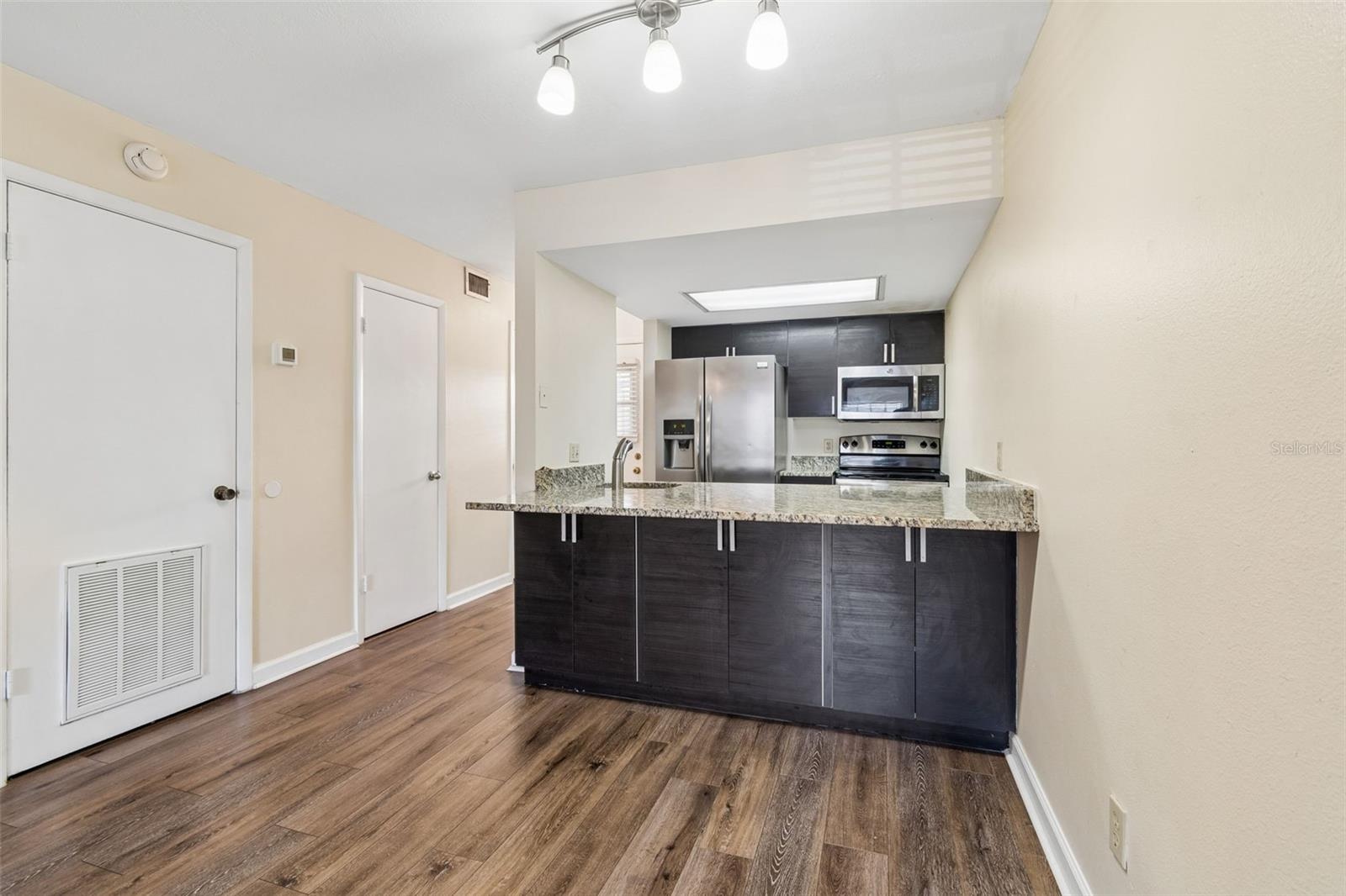 Image 6 of 20 For 4839 Mcelroy  F206