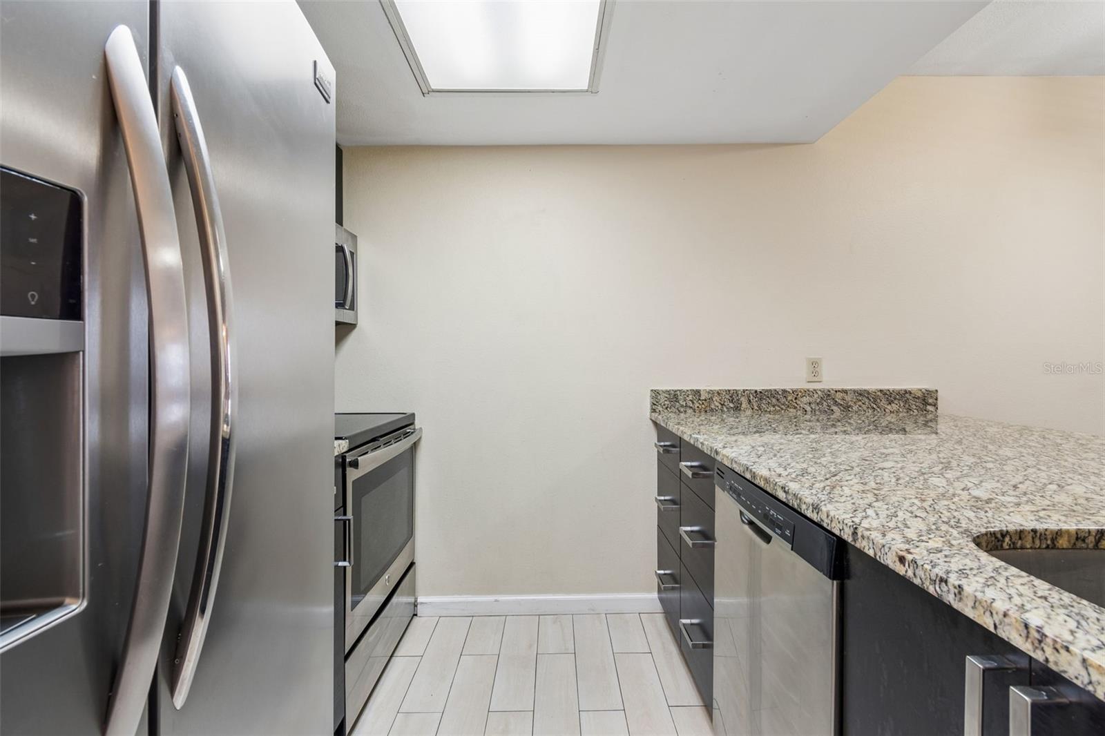 Image 7 of 20 For 4839 Mcelroy  F206