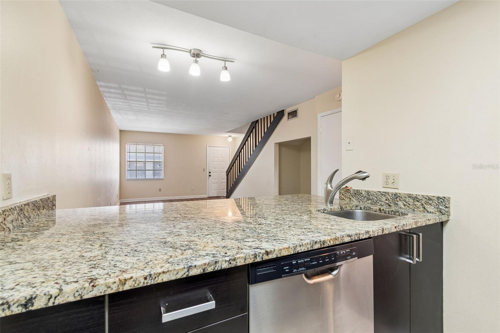 Image 9 of 20 For 4839 Mcelroy  F206