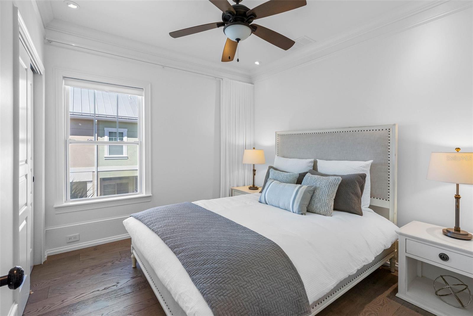 Listing photo id 22 for 19915 Gulf Boulevard 506