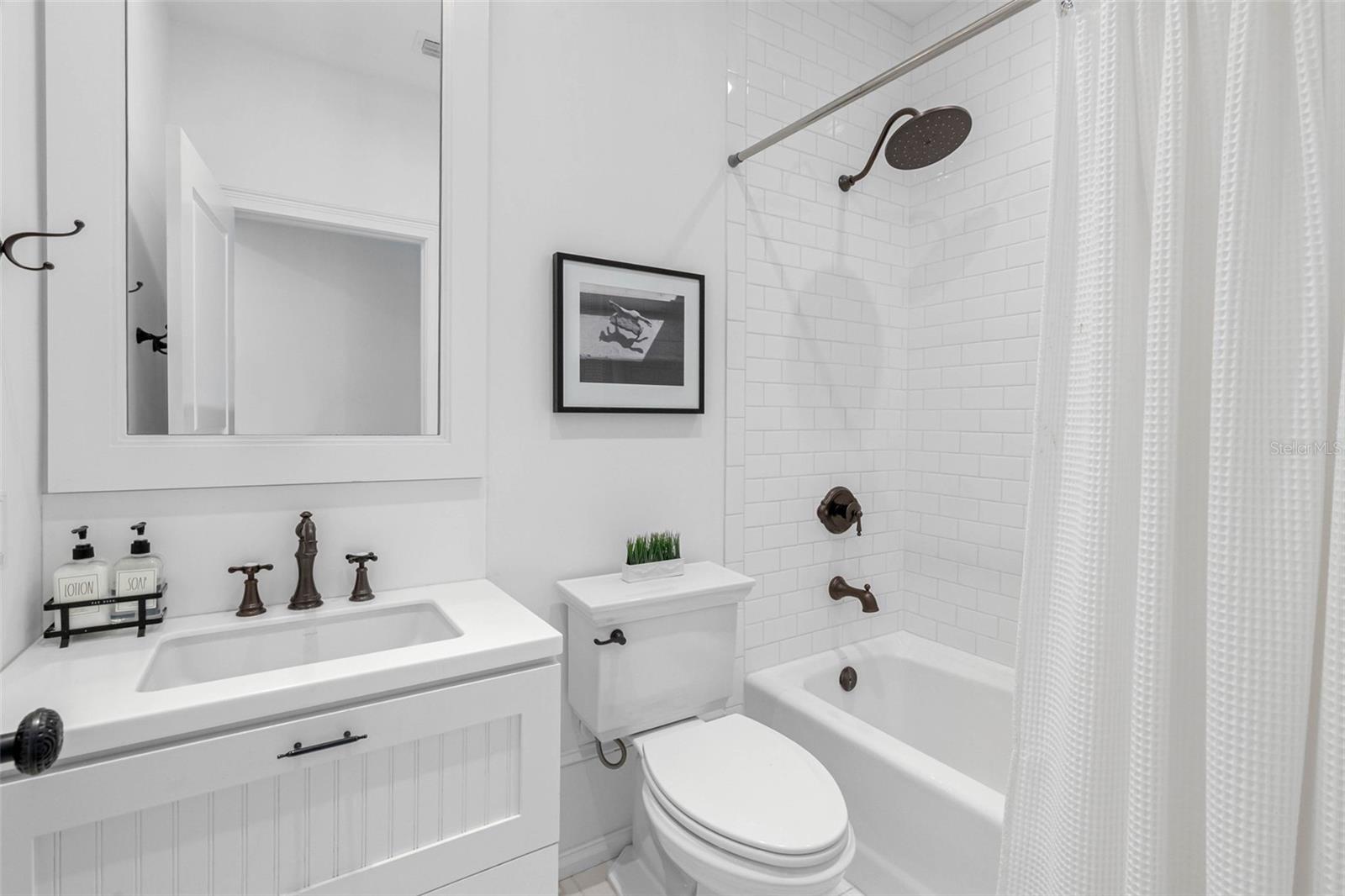 Listing photo id 23 for 19915 Gulf Boulevard 506