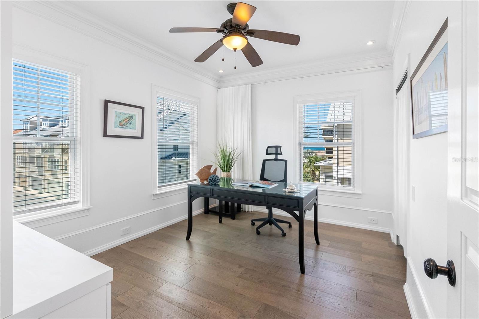 Listing photo id 24 for 19915 Gulf Boulevard 506