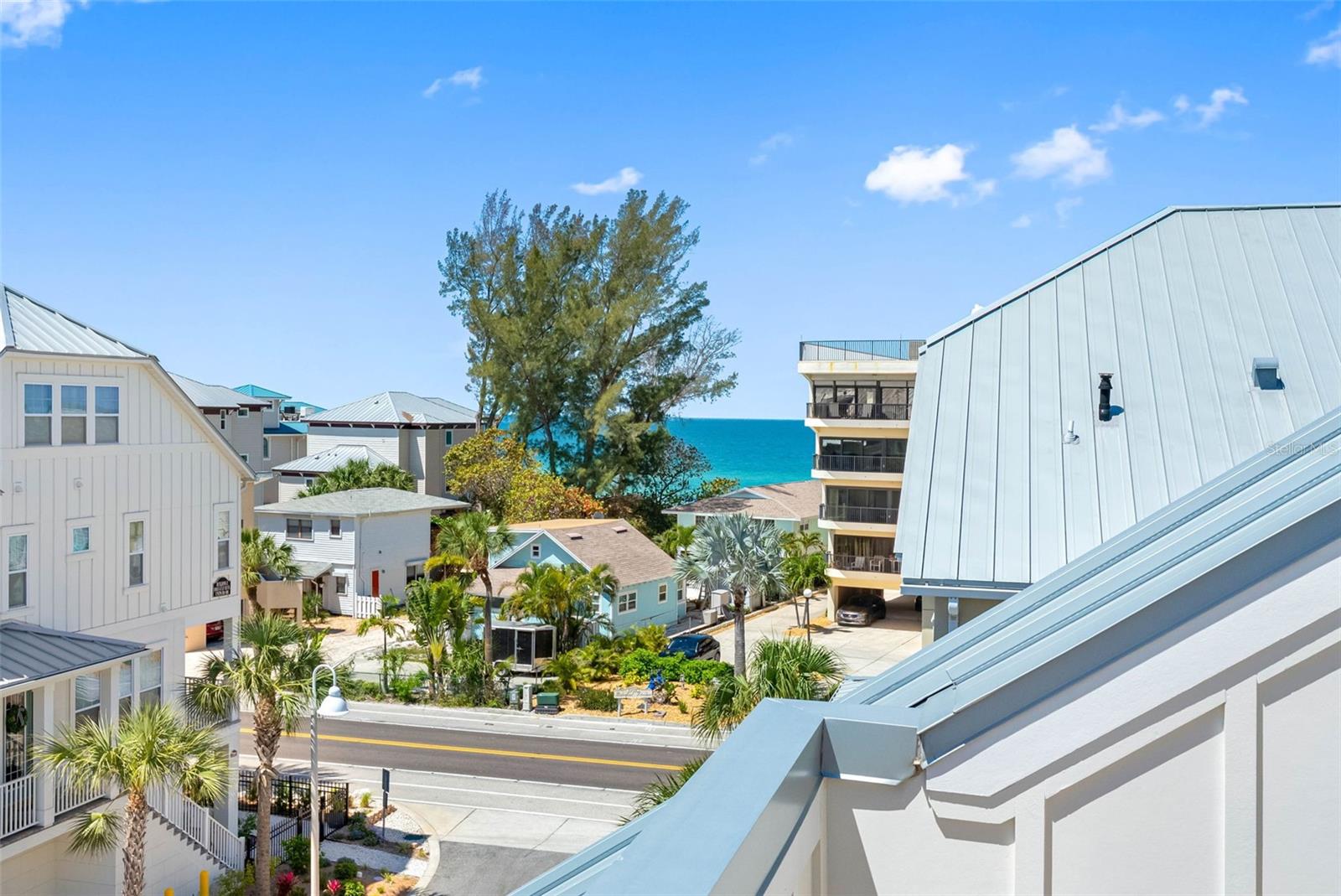 Listing photo id 32 for 19915 Gulf Boulevard 506