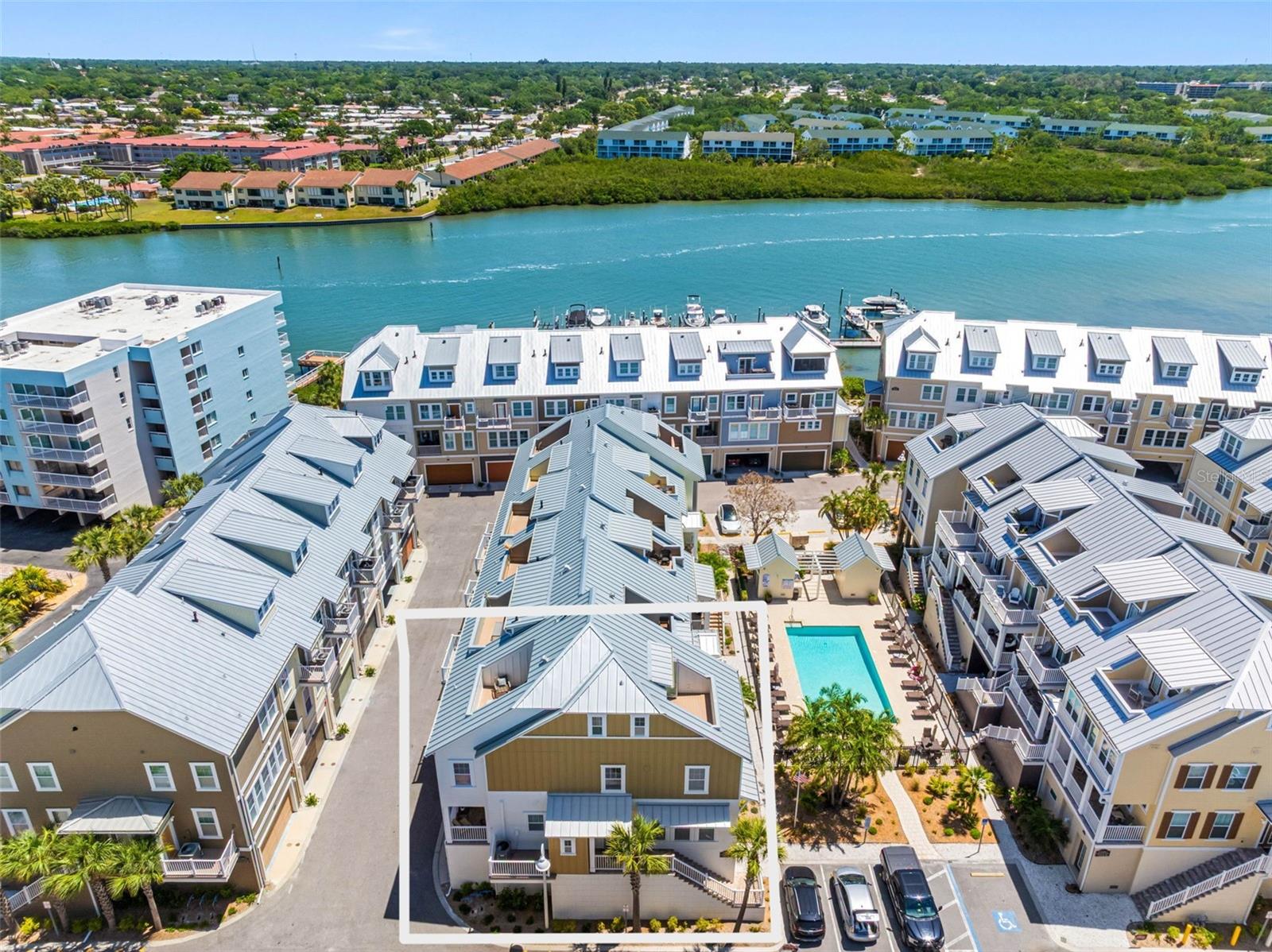 Listing photo id 41 for 19915 Gulf Boulevard 506