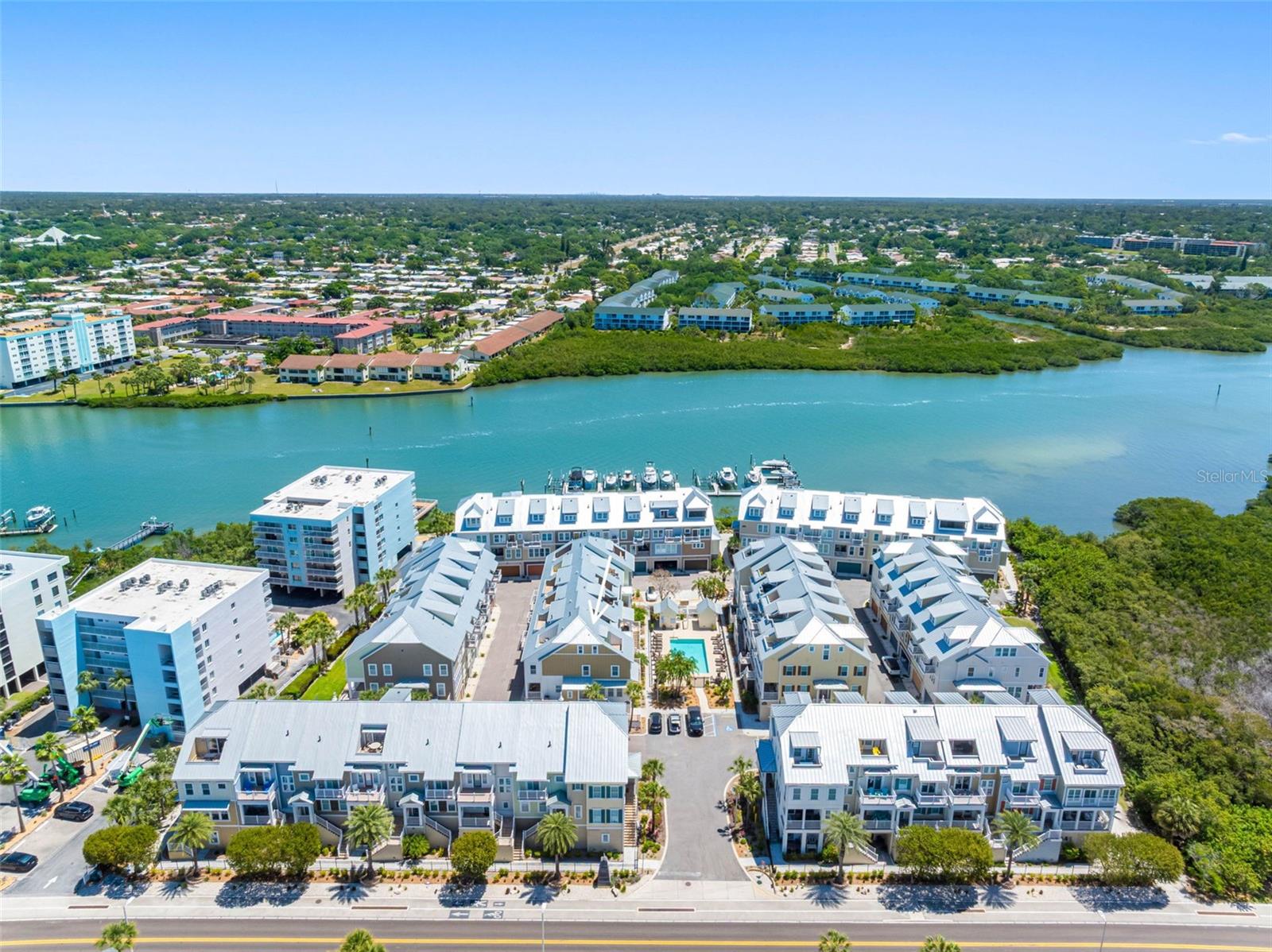Listing photo id 42 for 19915 Gulf Boulevard 506