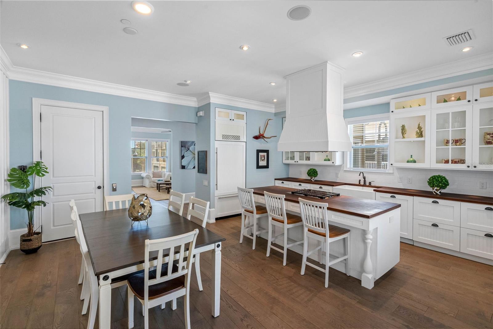 Listing photo id 3 for 19915 Gulf Boulevard 506