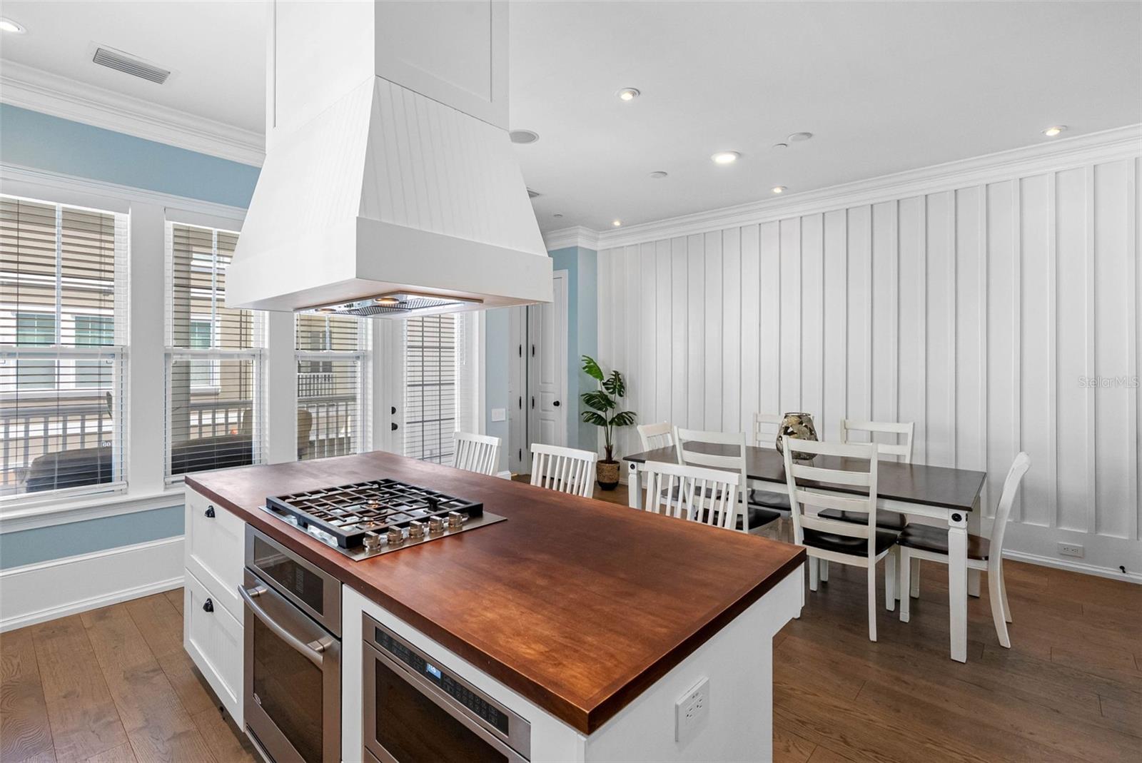 Listing photo id 5 for 19915 Gulf Boulevard 506
