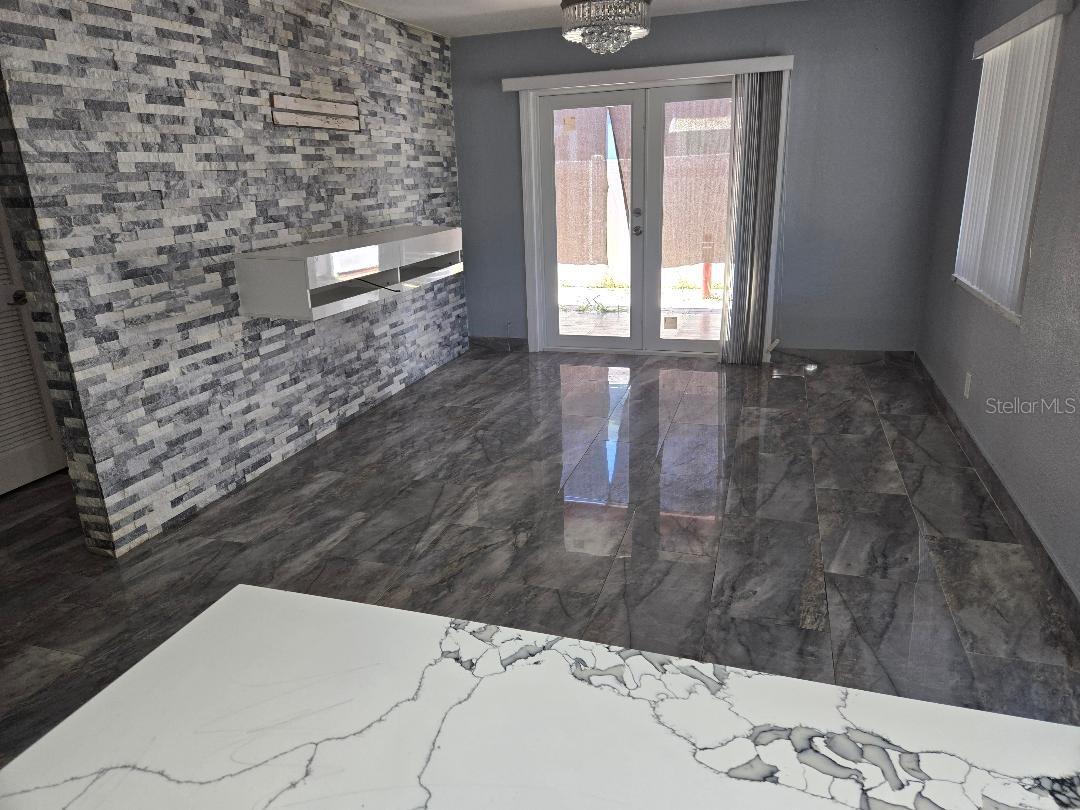 Image 7 of 14 For 6532 La Mesa Circle