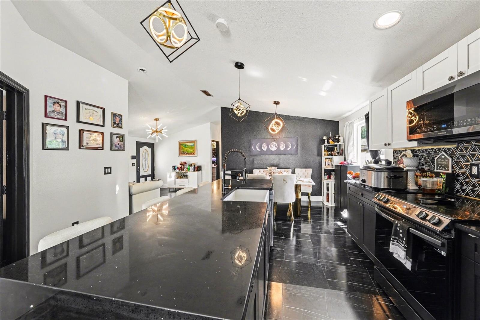 Image 11 of 34 For 10119 Chimney Hill Court