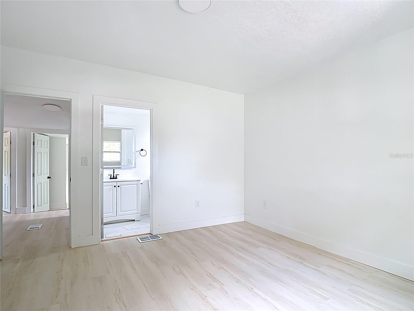 Image 15 of 33 For 9219 13th Street