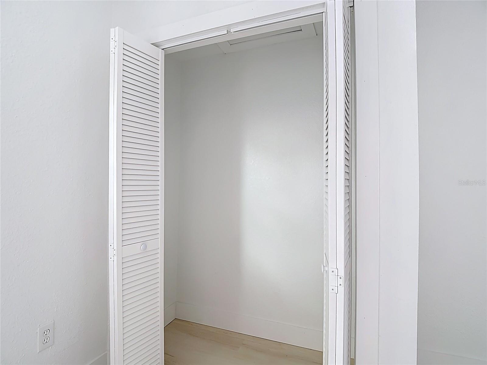 Image 18 of 33 For 9219 13th Street